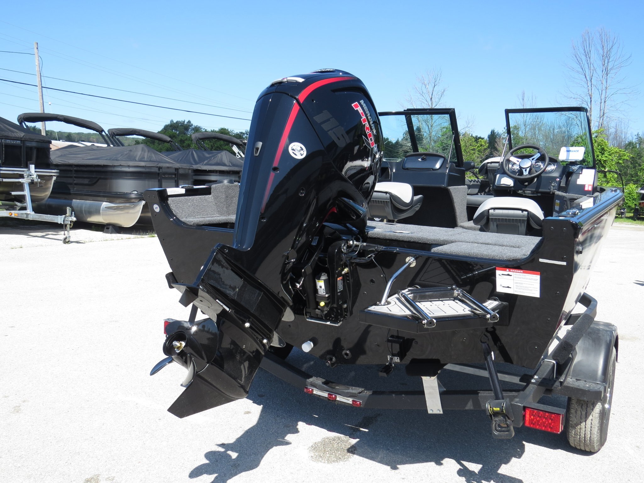2026 LOWE BOATS FISH & SKI 17