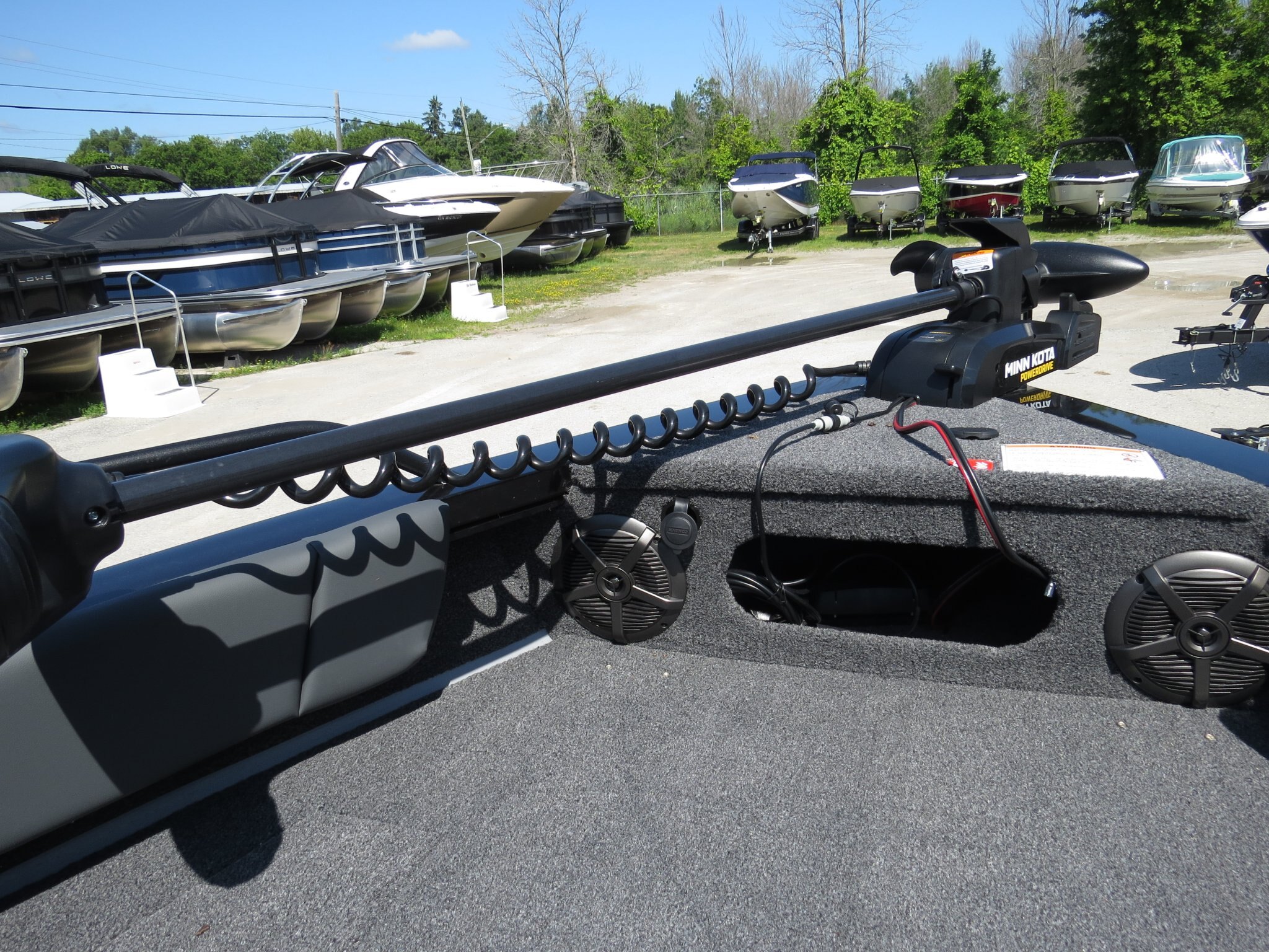 2026 LOWE BOATS FISH & SKI 17