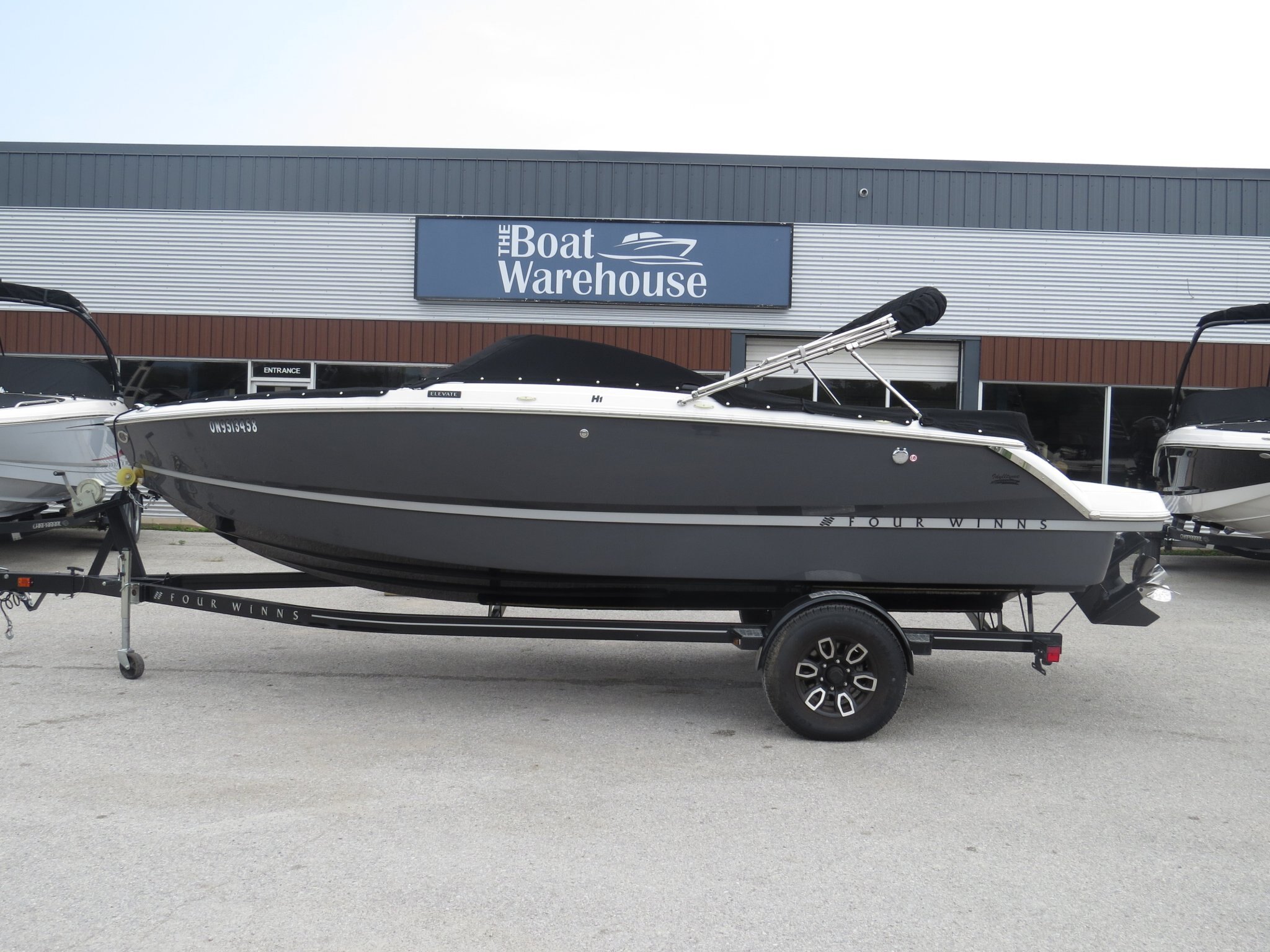 2023 FOUR WINNS H1