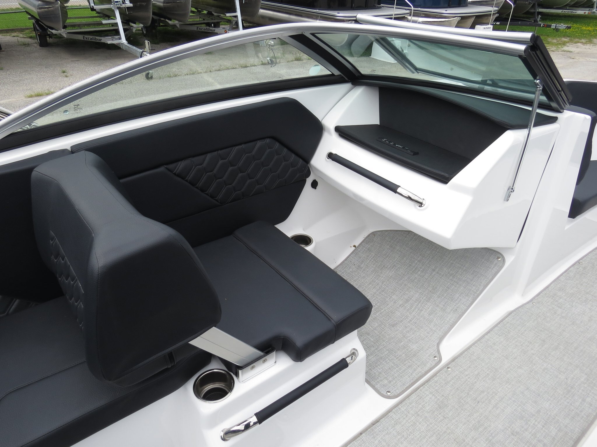 2023 FOUR WINNS H1
