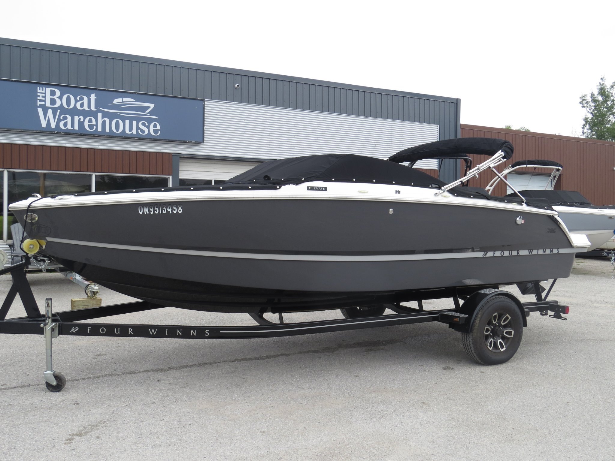 2023 FOUR WINNS H1
