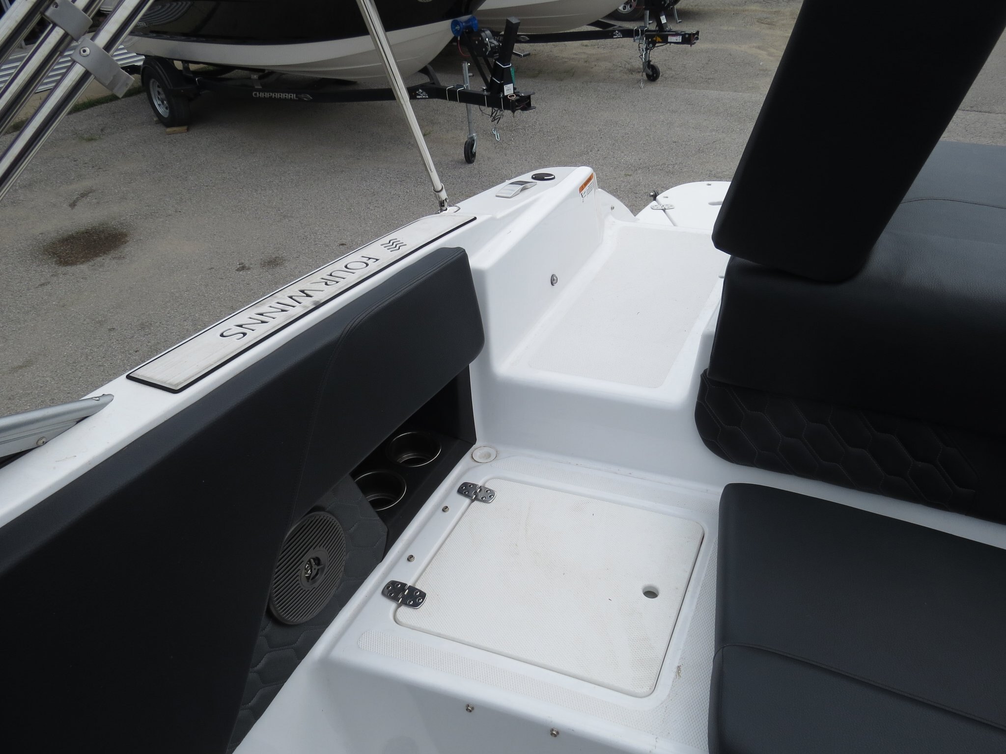 2023 FOUR WINNS H1