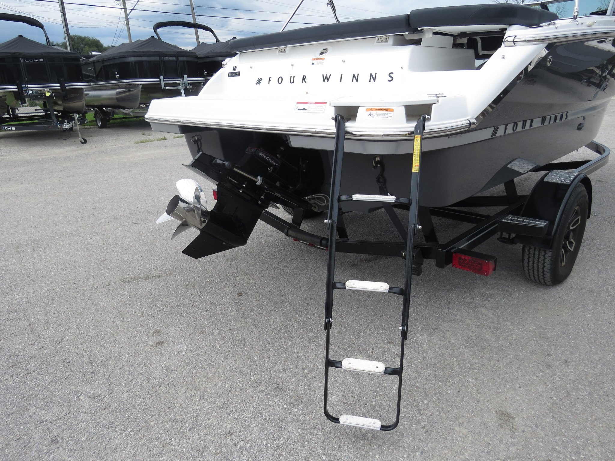 2023 FOUR WINNS H1