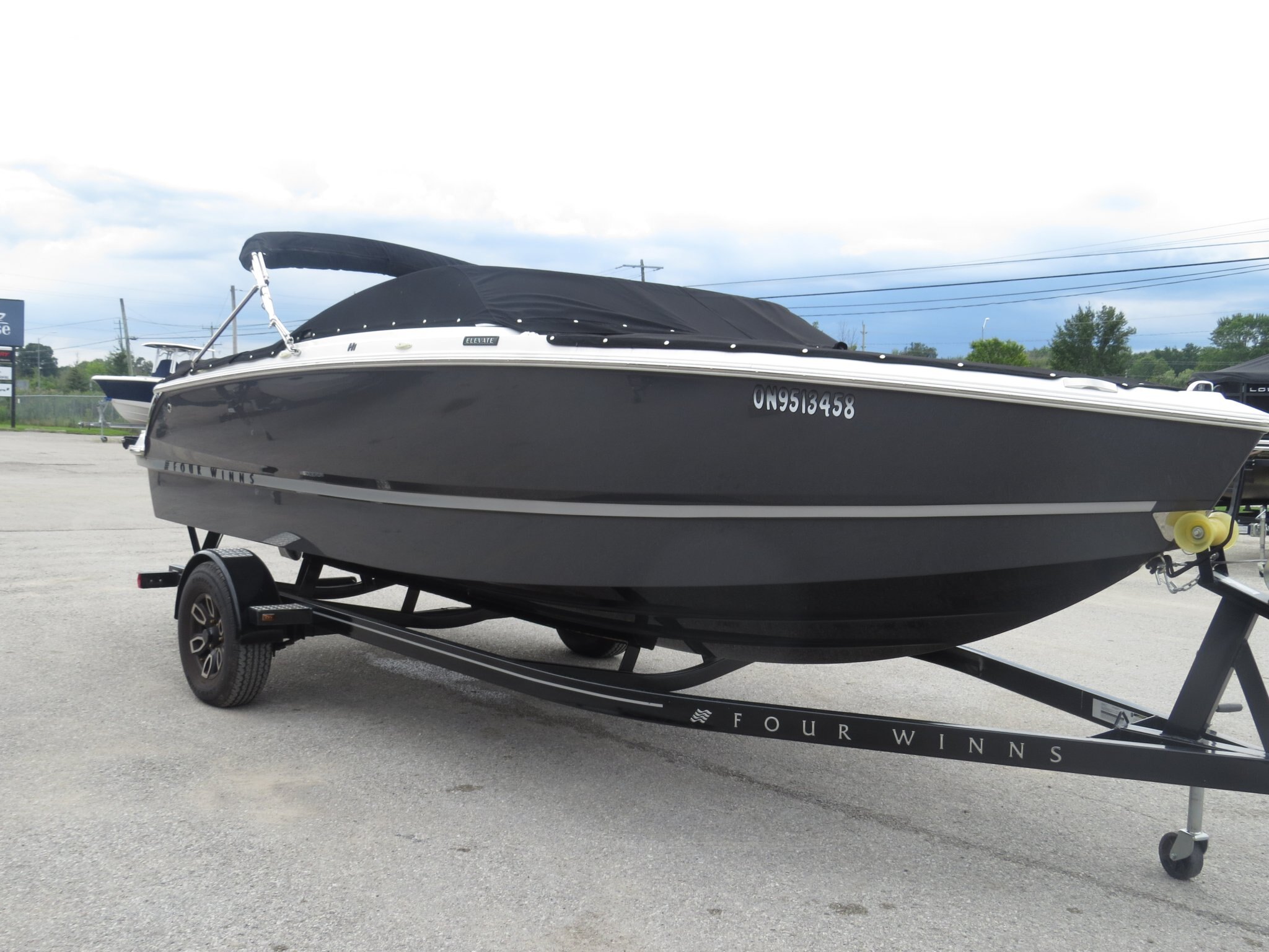 2023 FOUR WINNS H1
