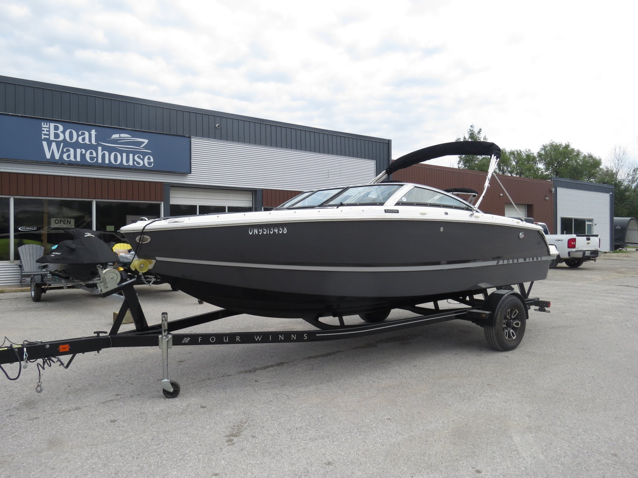 2023 FOUR WINNS H1