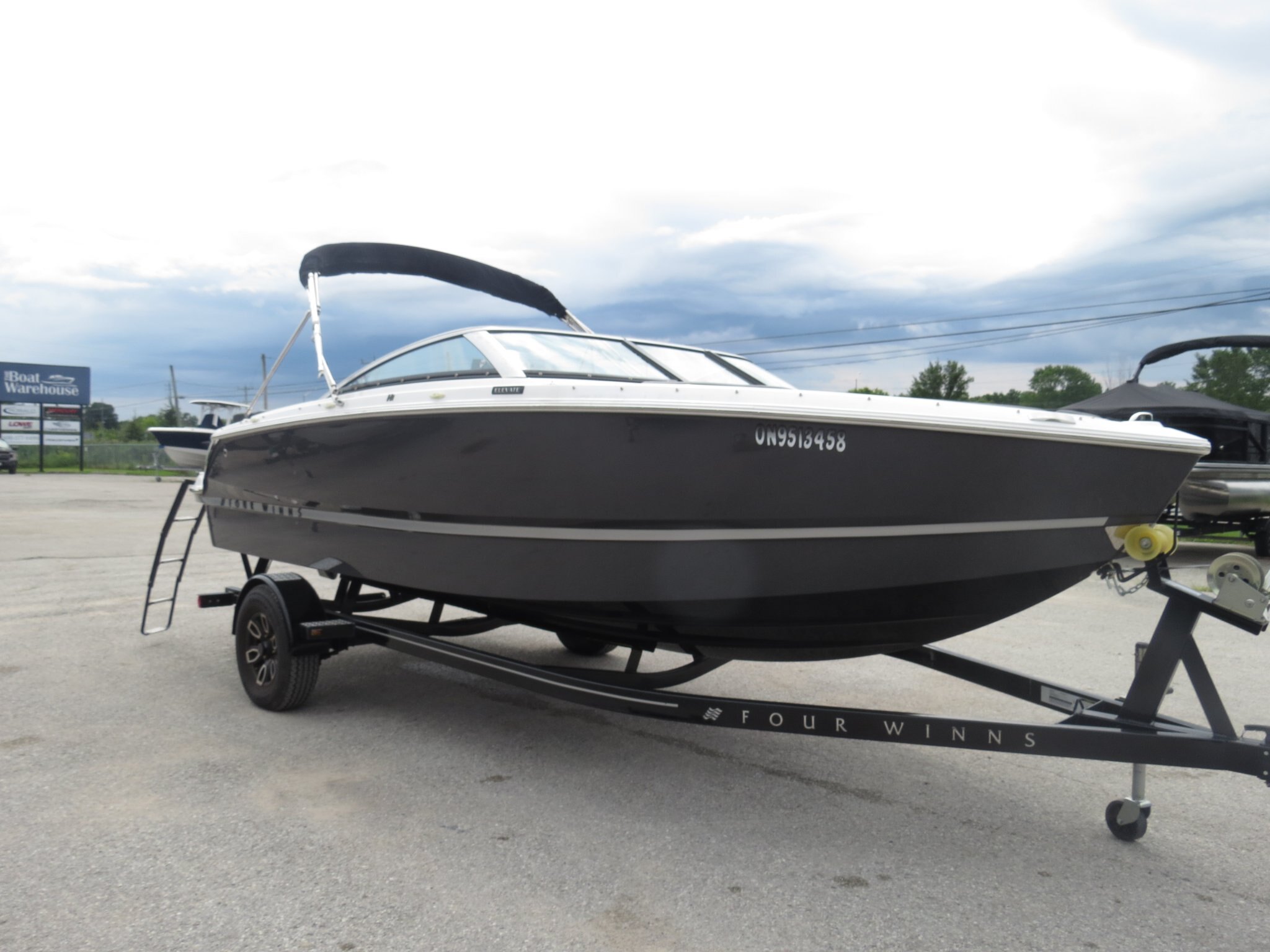 2023 FOUR WINNS H1