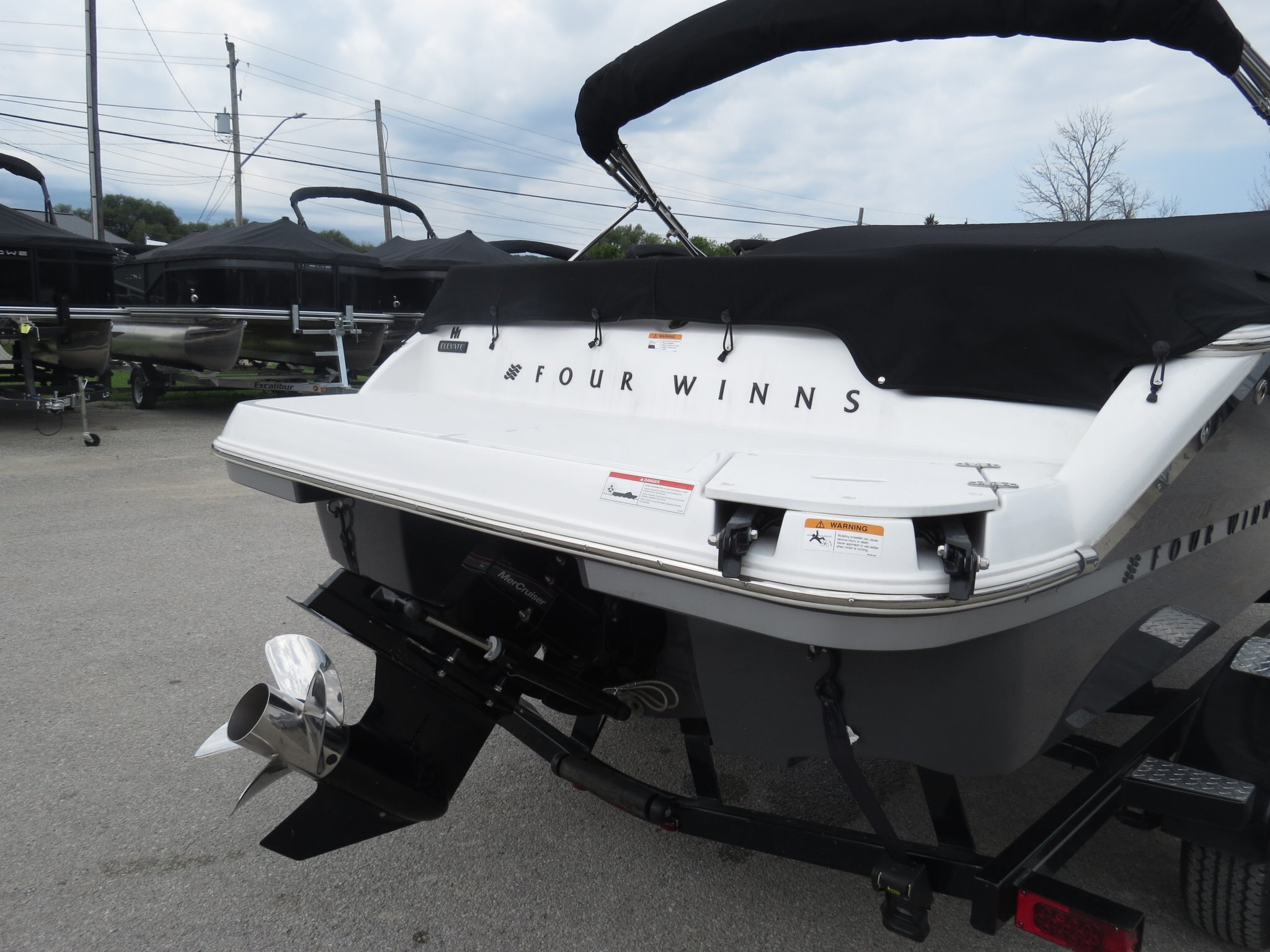 2023 FOUR WINNS H1