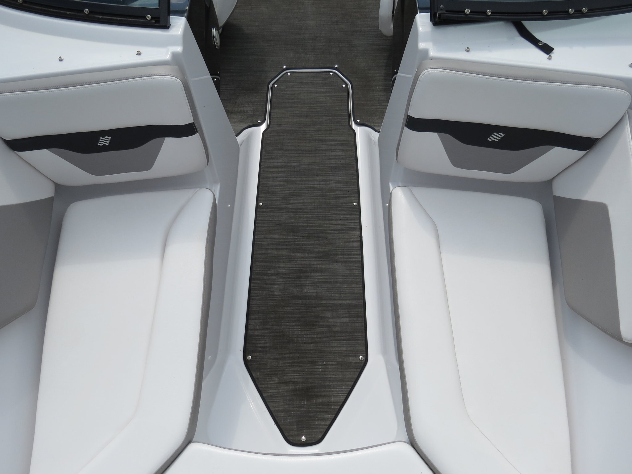 2018 FOUR WINNS HD200