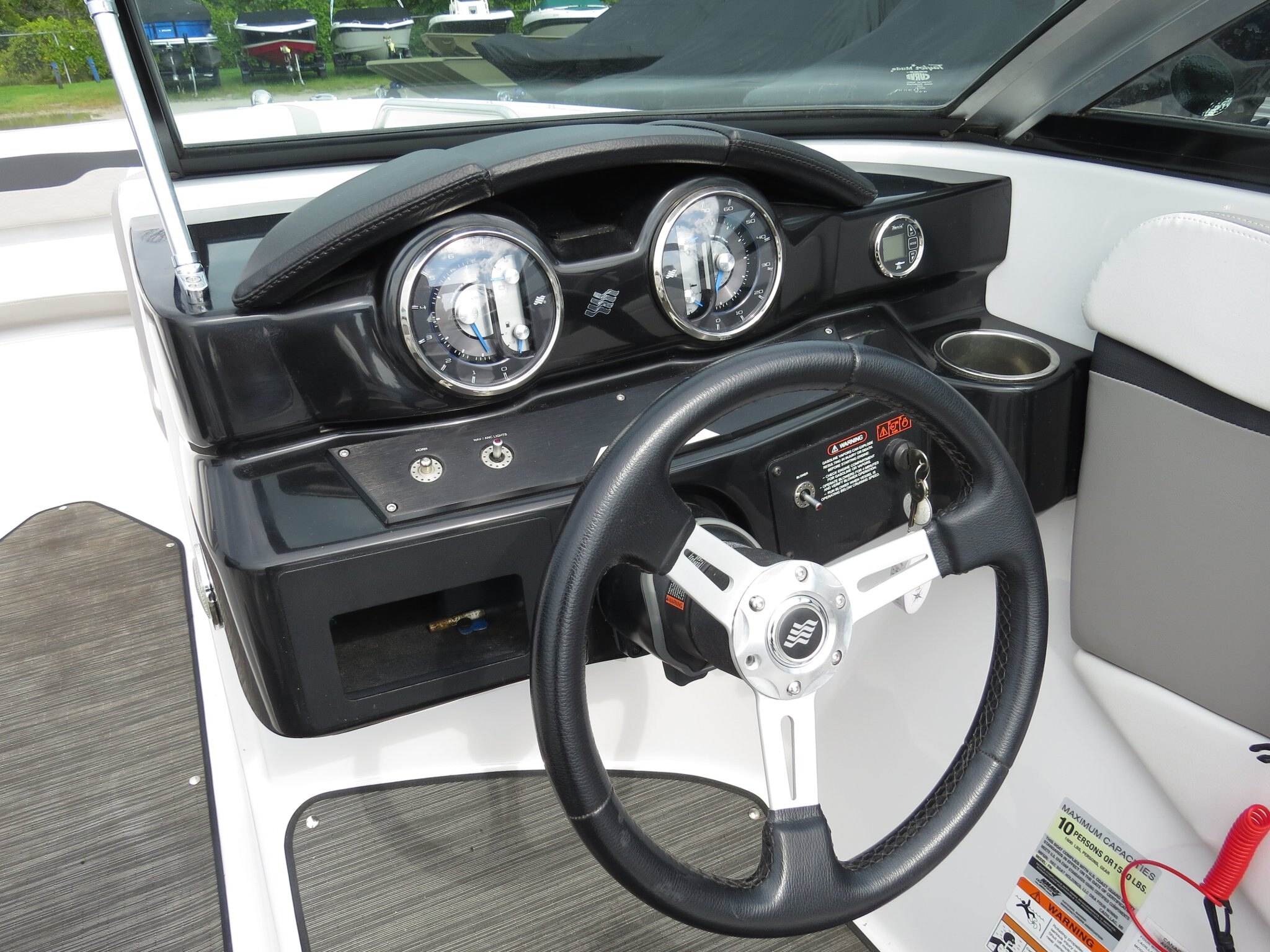 2018 FOUR WINNS HD200