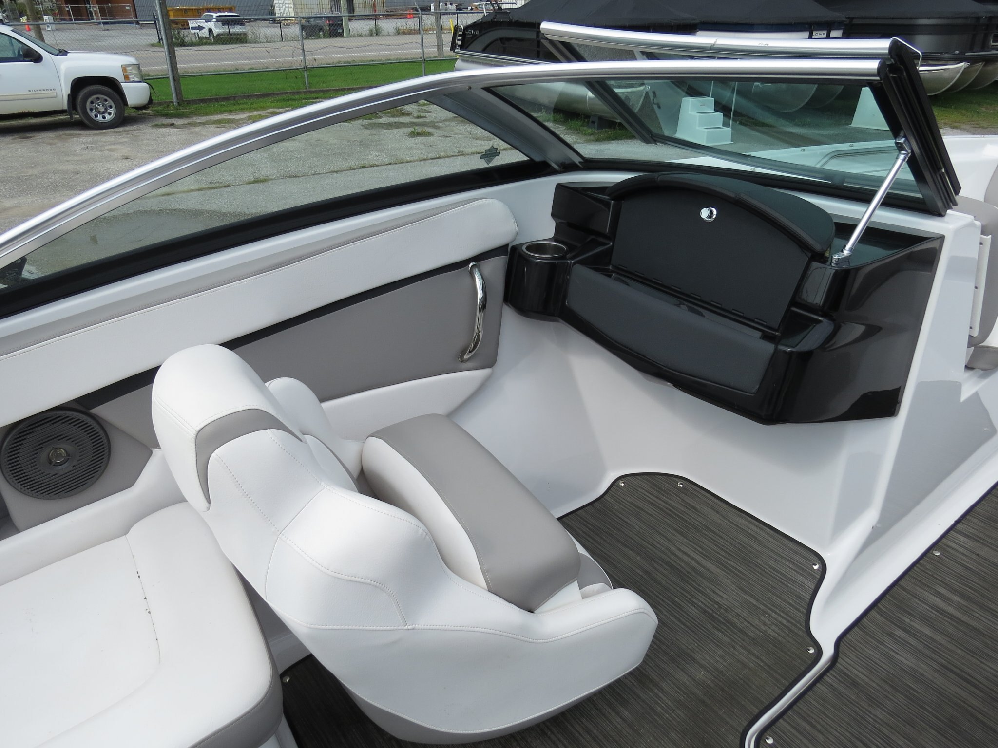 2018 FOUR WINNS HD200