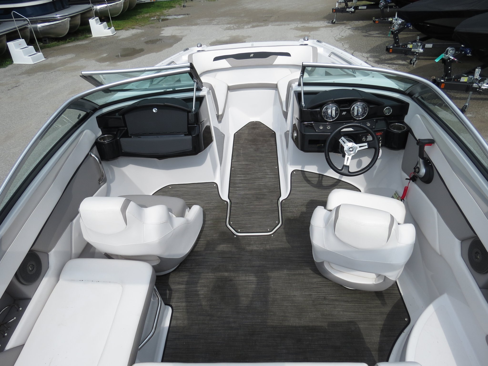 2018 FOUR WINNS HD200