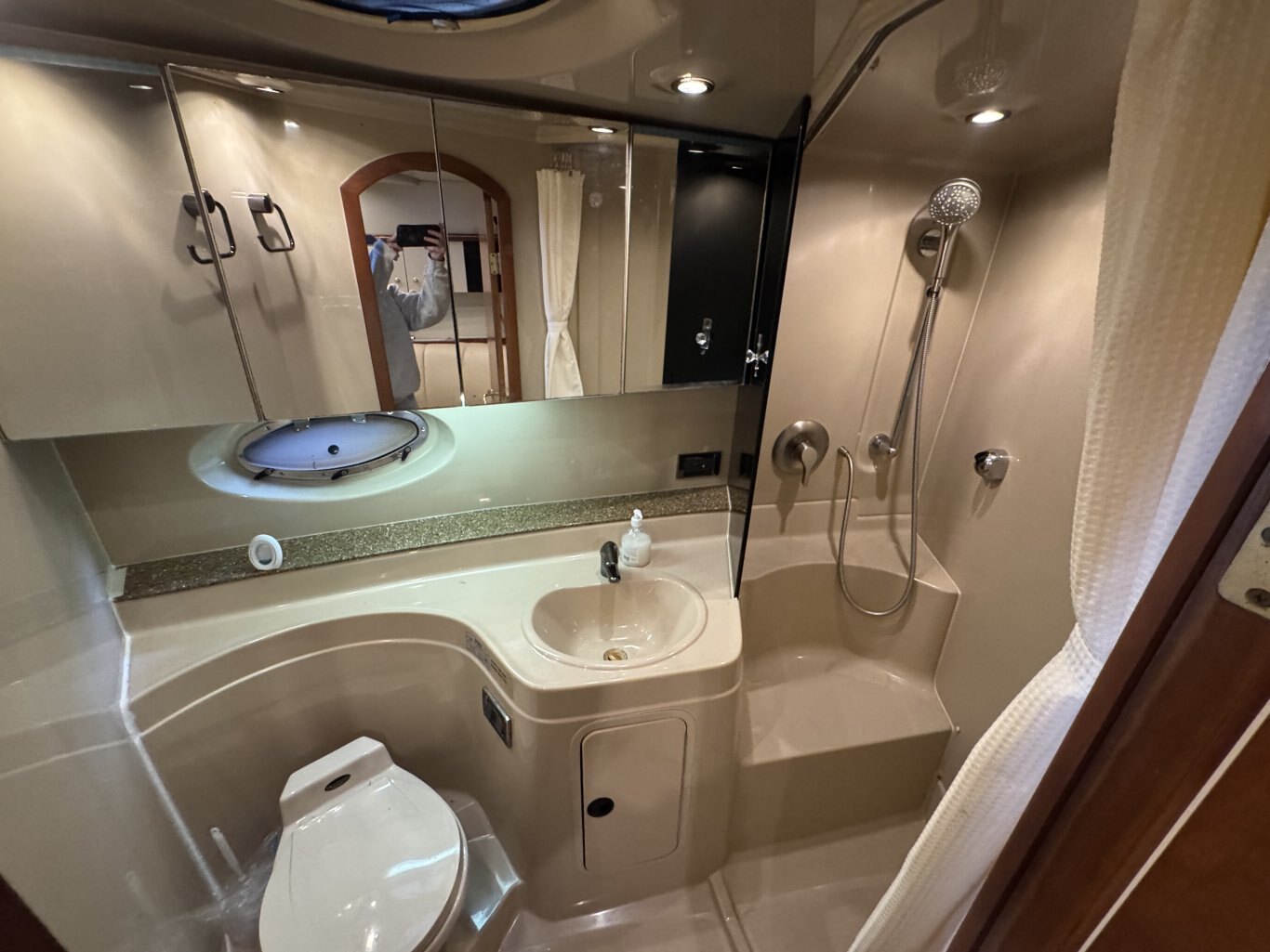 2001 Cruisers Yachts 3470 Express