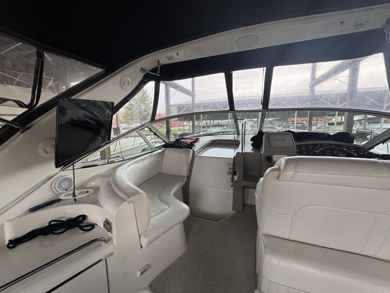 2001 Cruisers Yachts 3470 Express