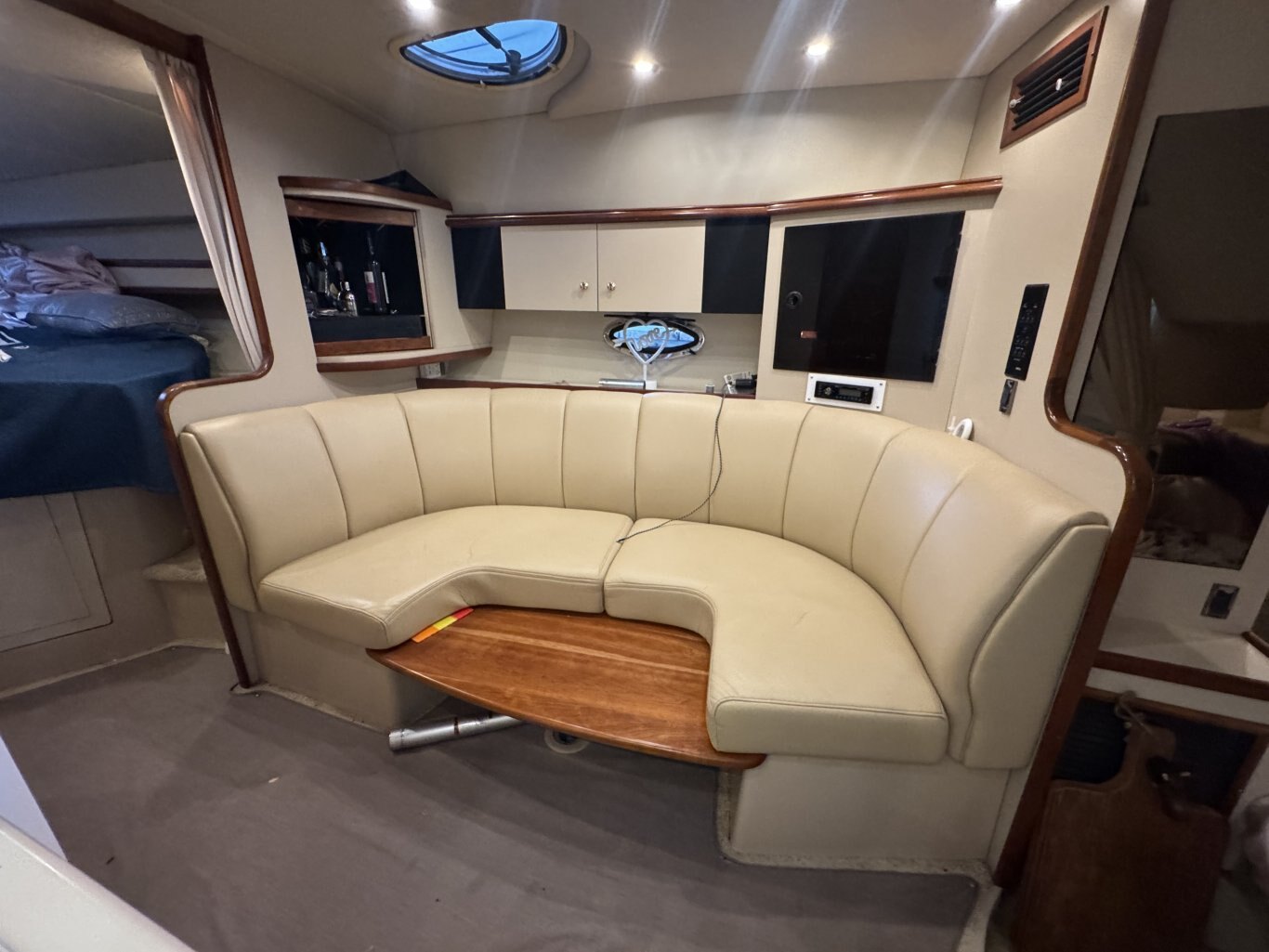 2001 Cruisers Yachts 3470 Express