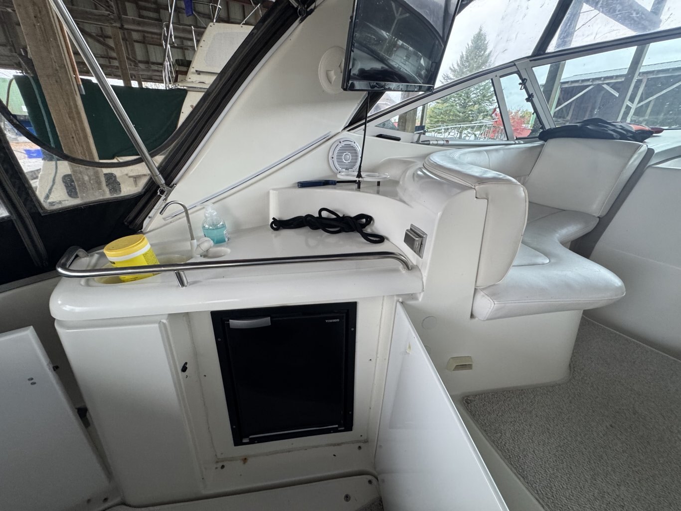 2001 Cruisers Yachts 3470 Express