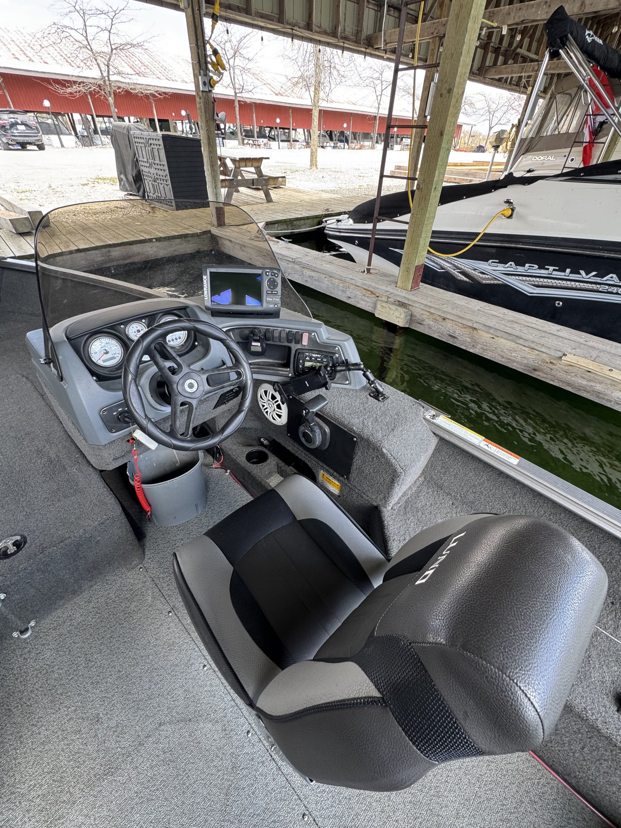 2005 RINKER FIESTA VEE 250