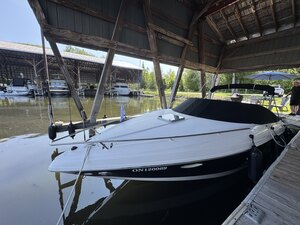 2005 Rinker 262 Captiva Cuddy