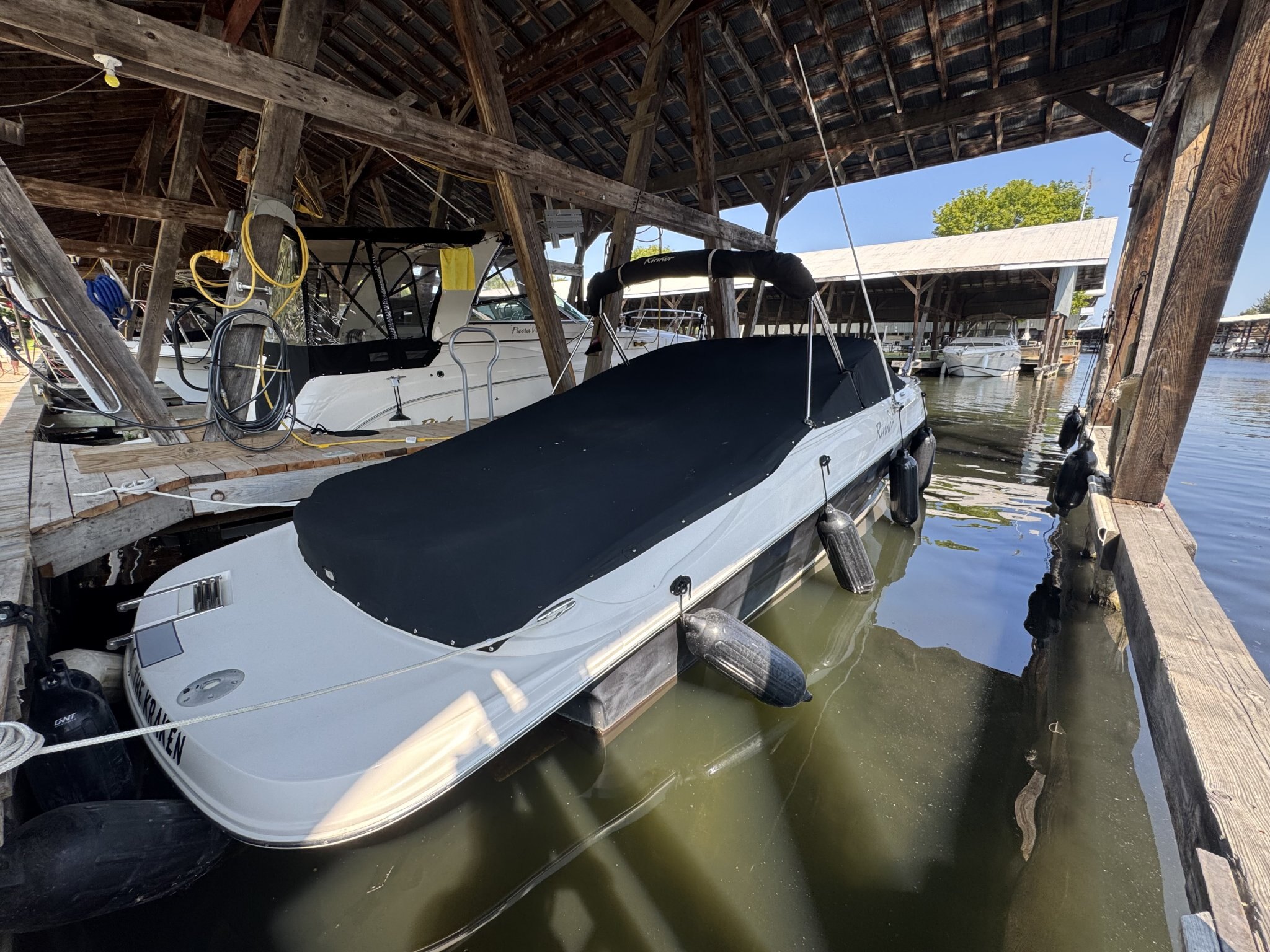 2005 Bennington FS25
