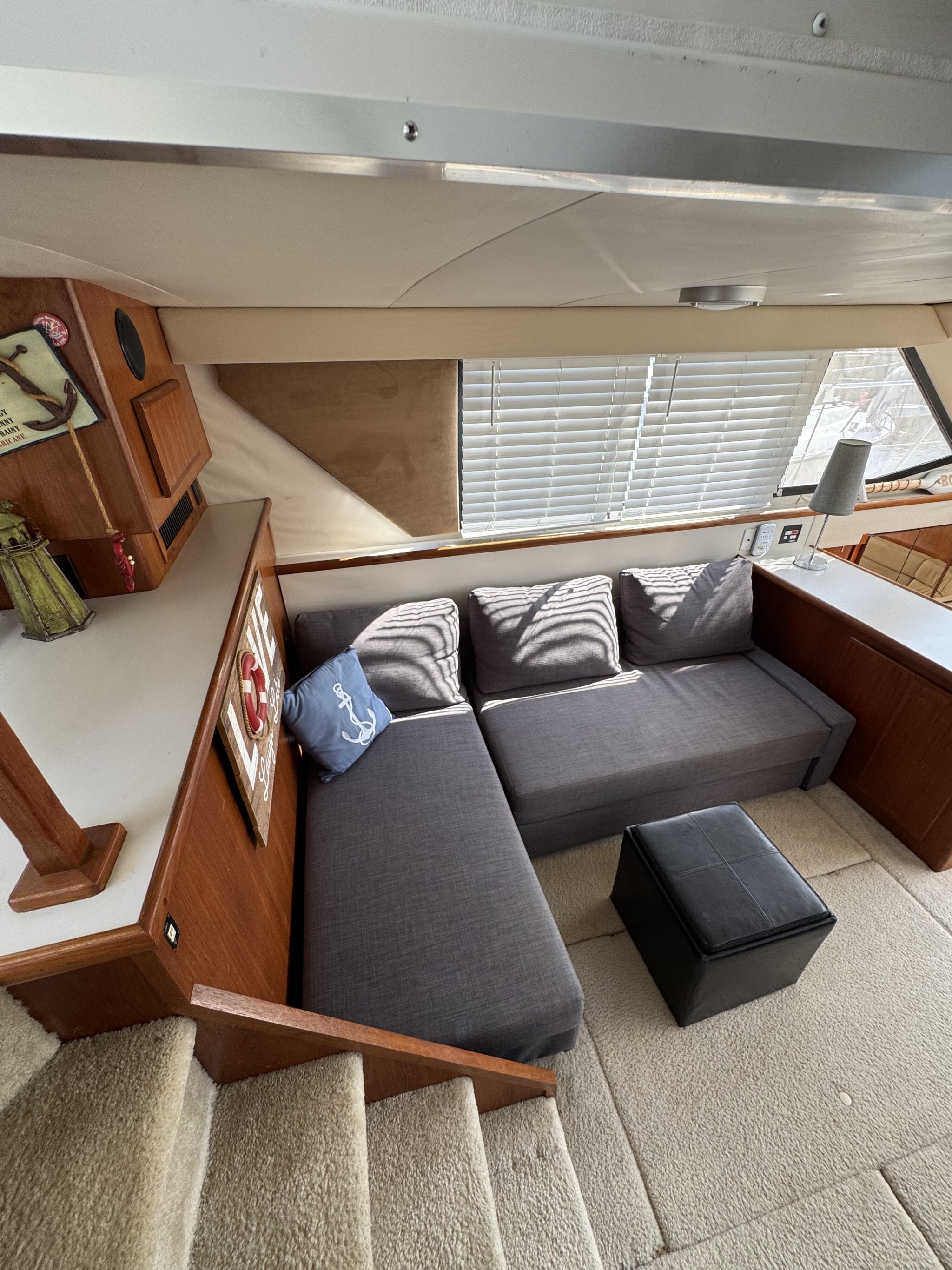 1993 Carver 370 Aft Cabin