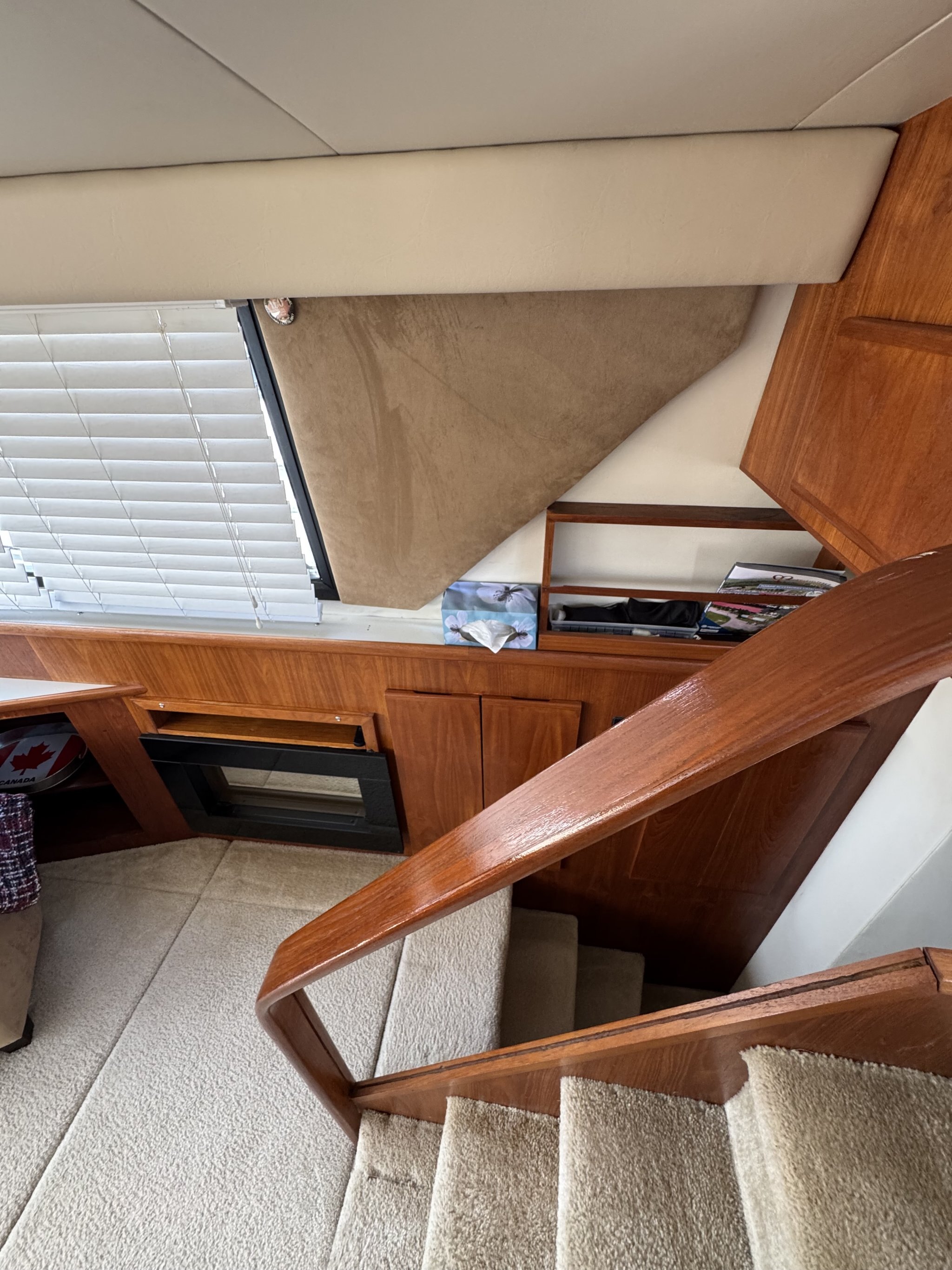1993 Carver 370 Aft Cabin