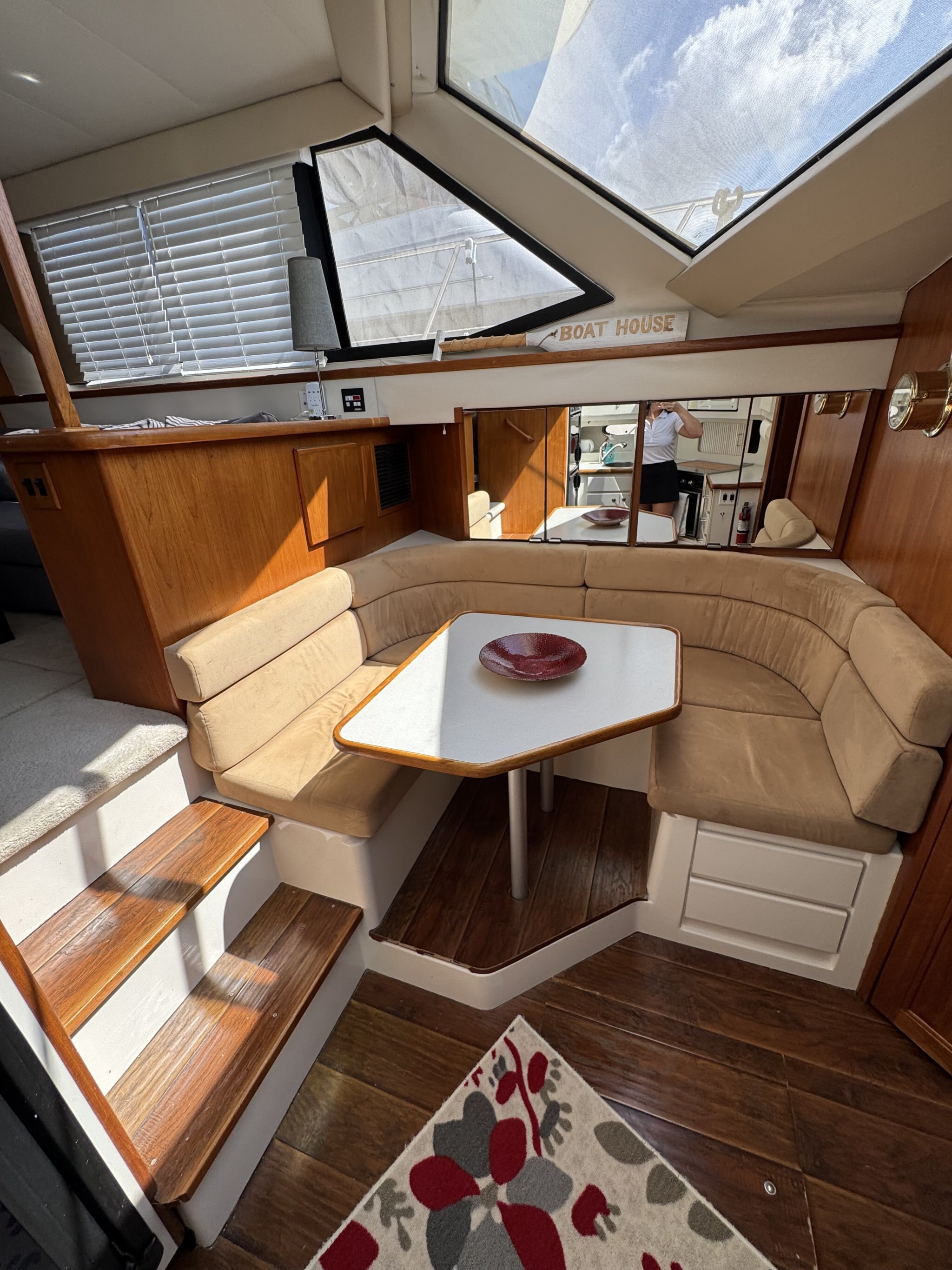 1993 Carver 370 Aft Cabin