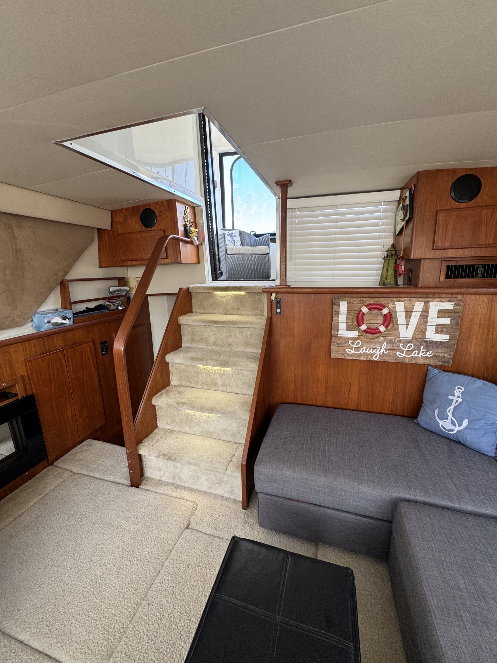 1993 Carver 370 Aft Cabin