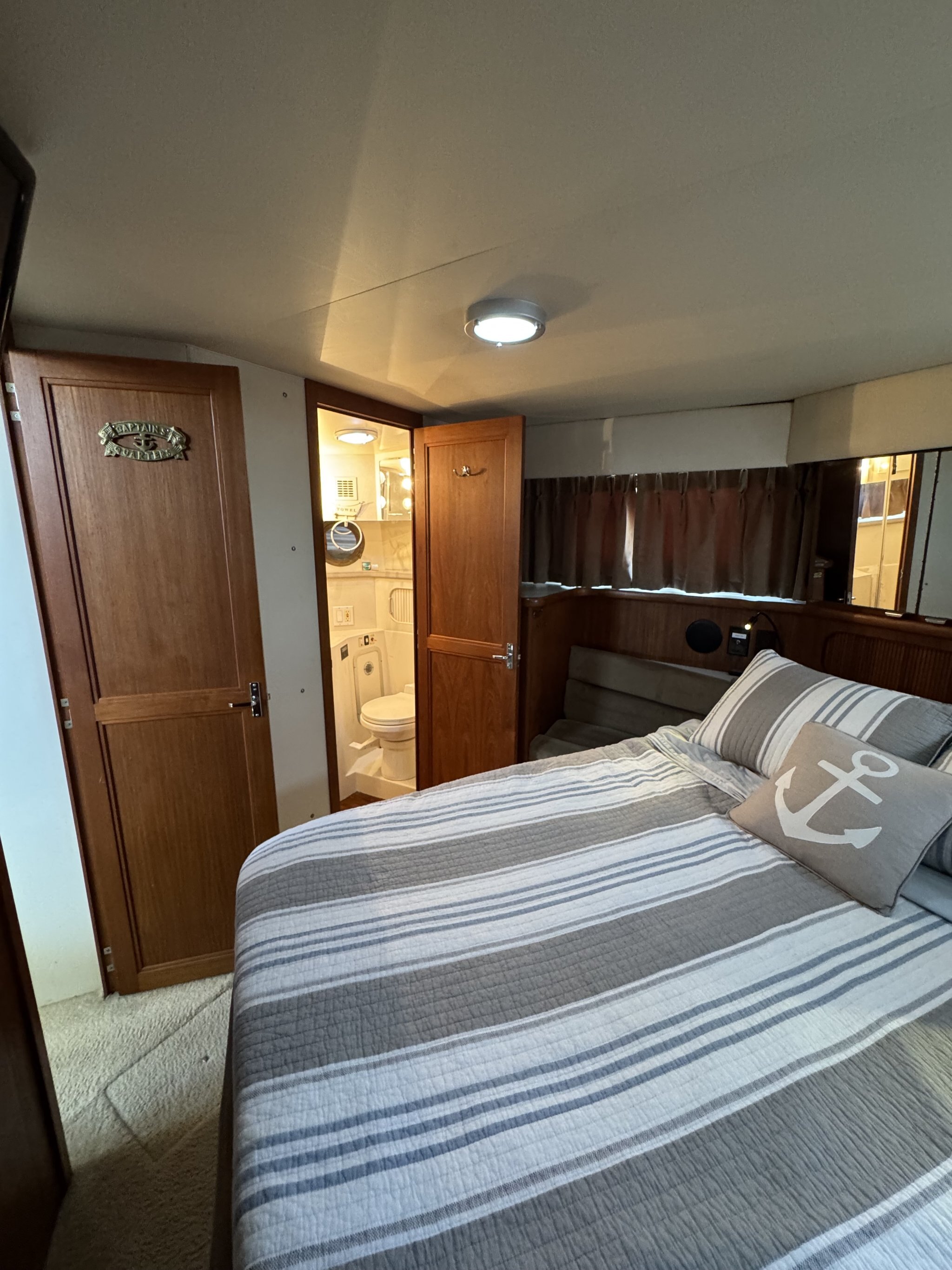 1993 Carver 370 Aft Cabin