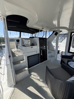 1993 Carver 370 Aft Cabin