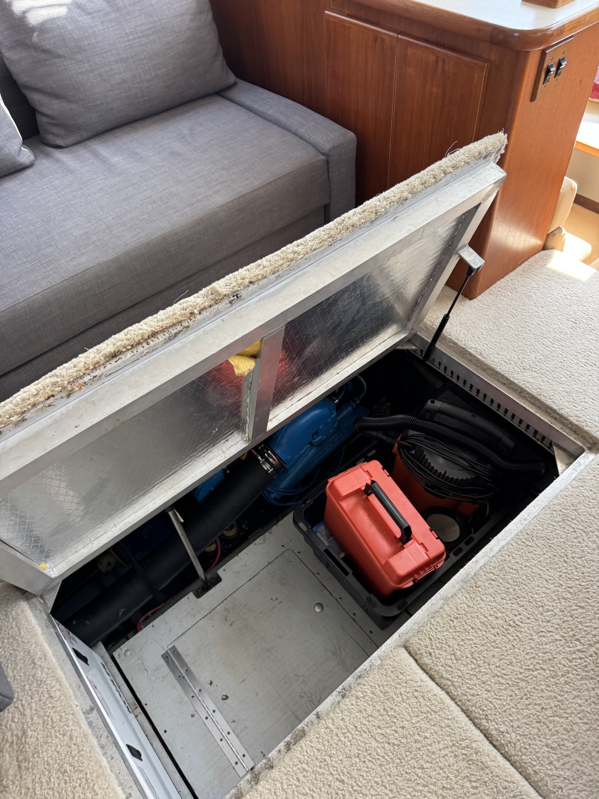 1993 Carver 370 Aft Cabin
