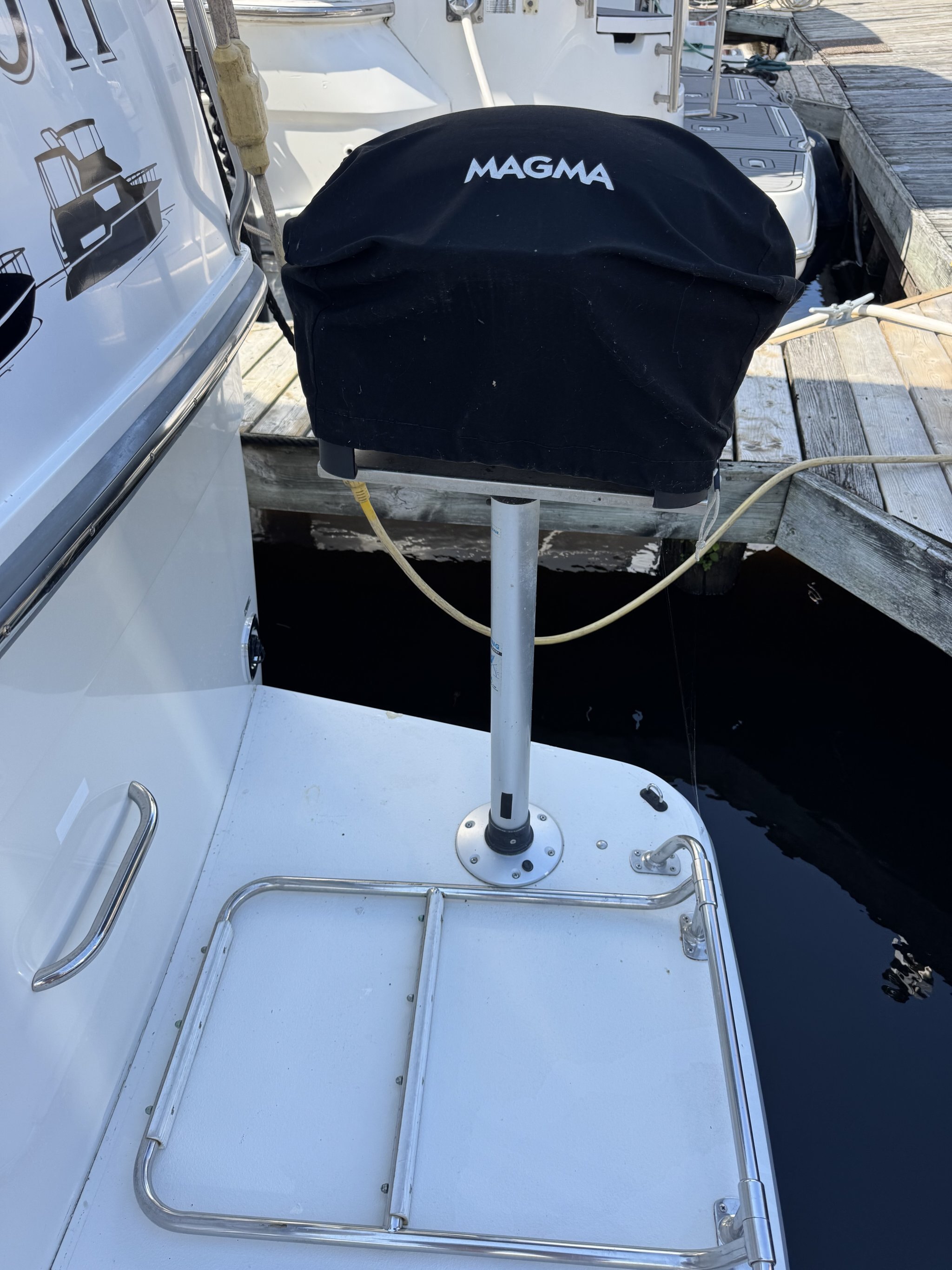 1993 Carver 370 Aft Cabin