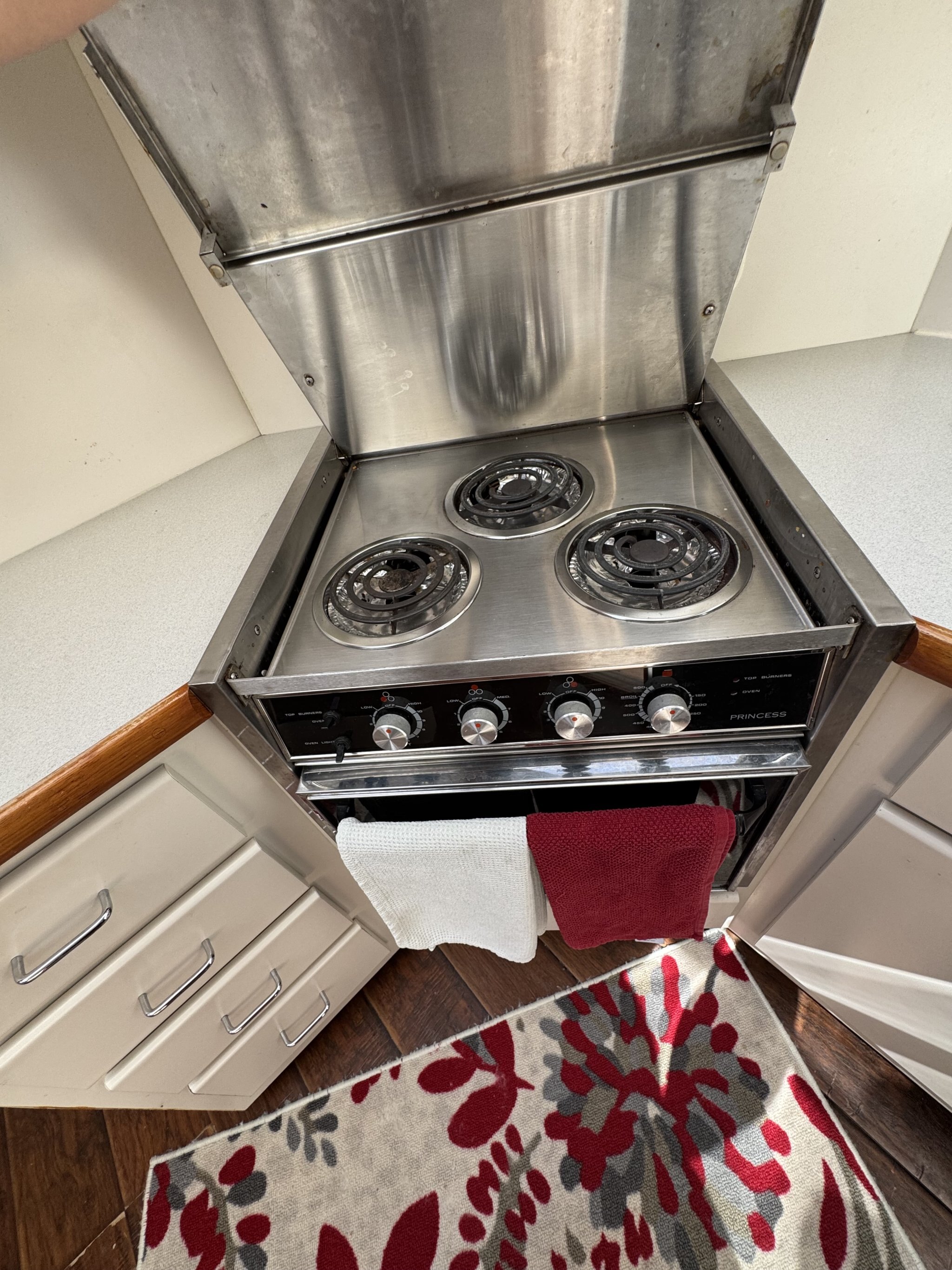 1993 Carver 370 Aft Cabin