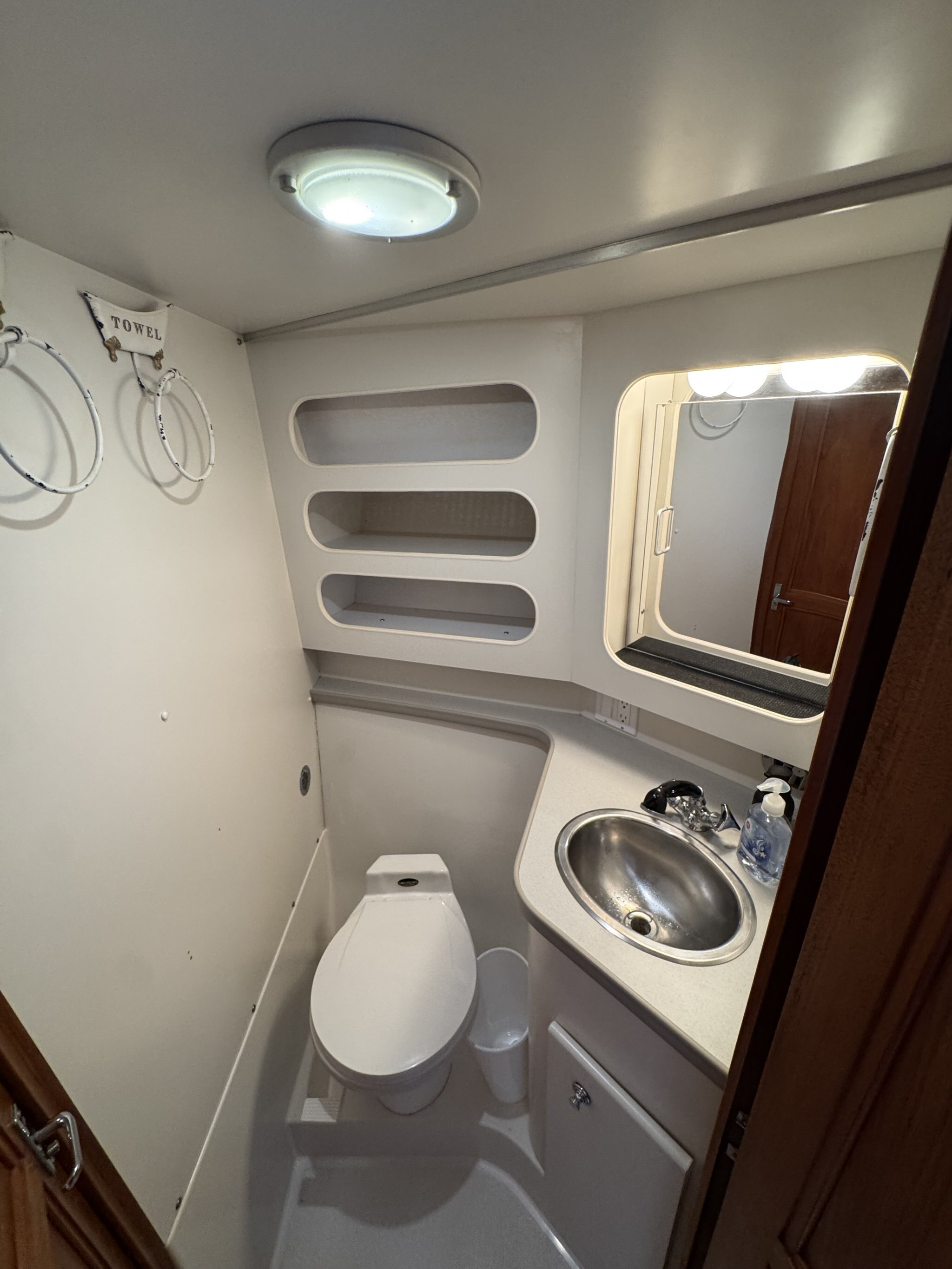 1993 Carver 370 Aft Cabin