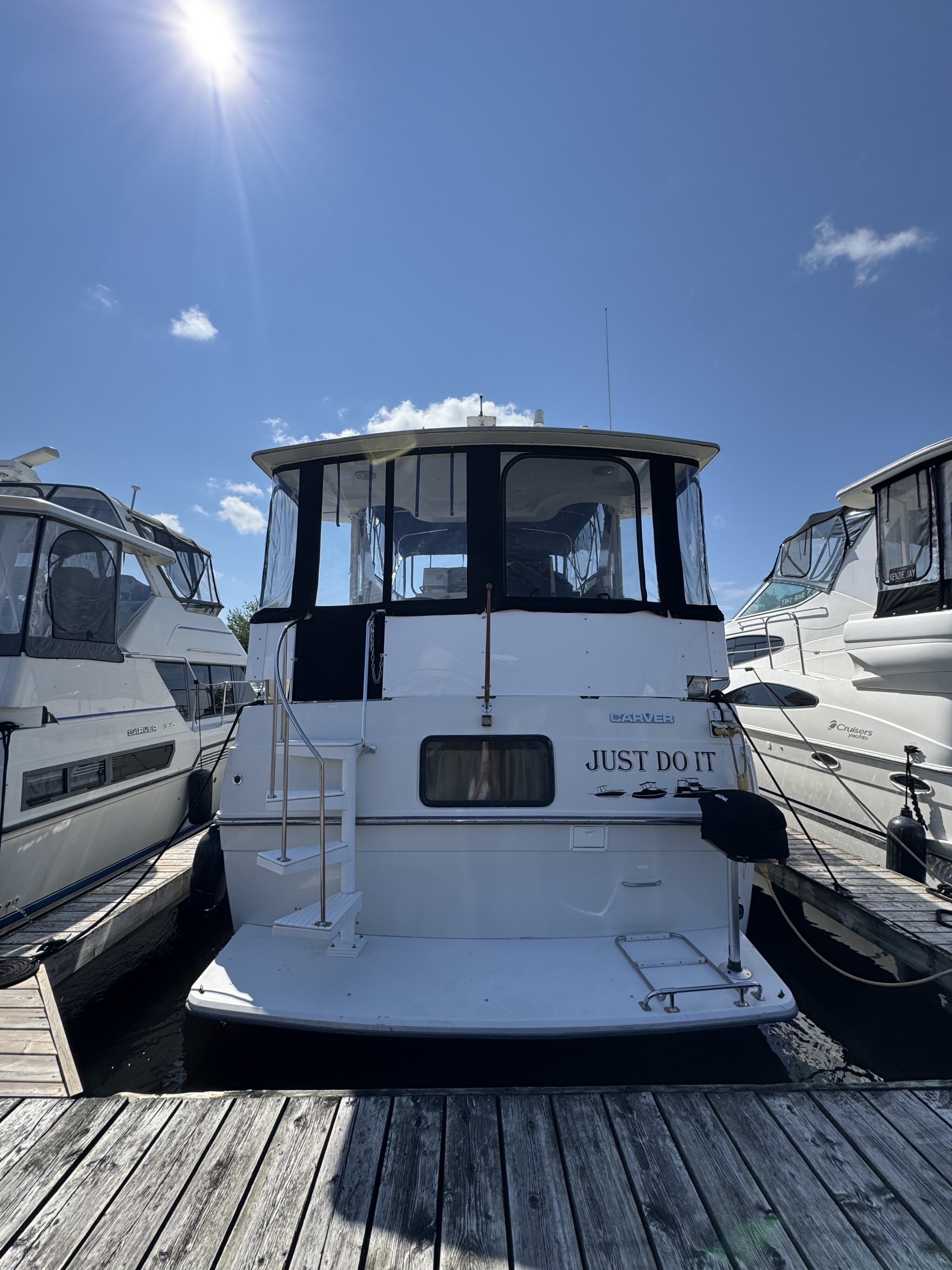 1993 Carver 370 Aft Cabin