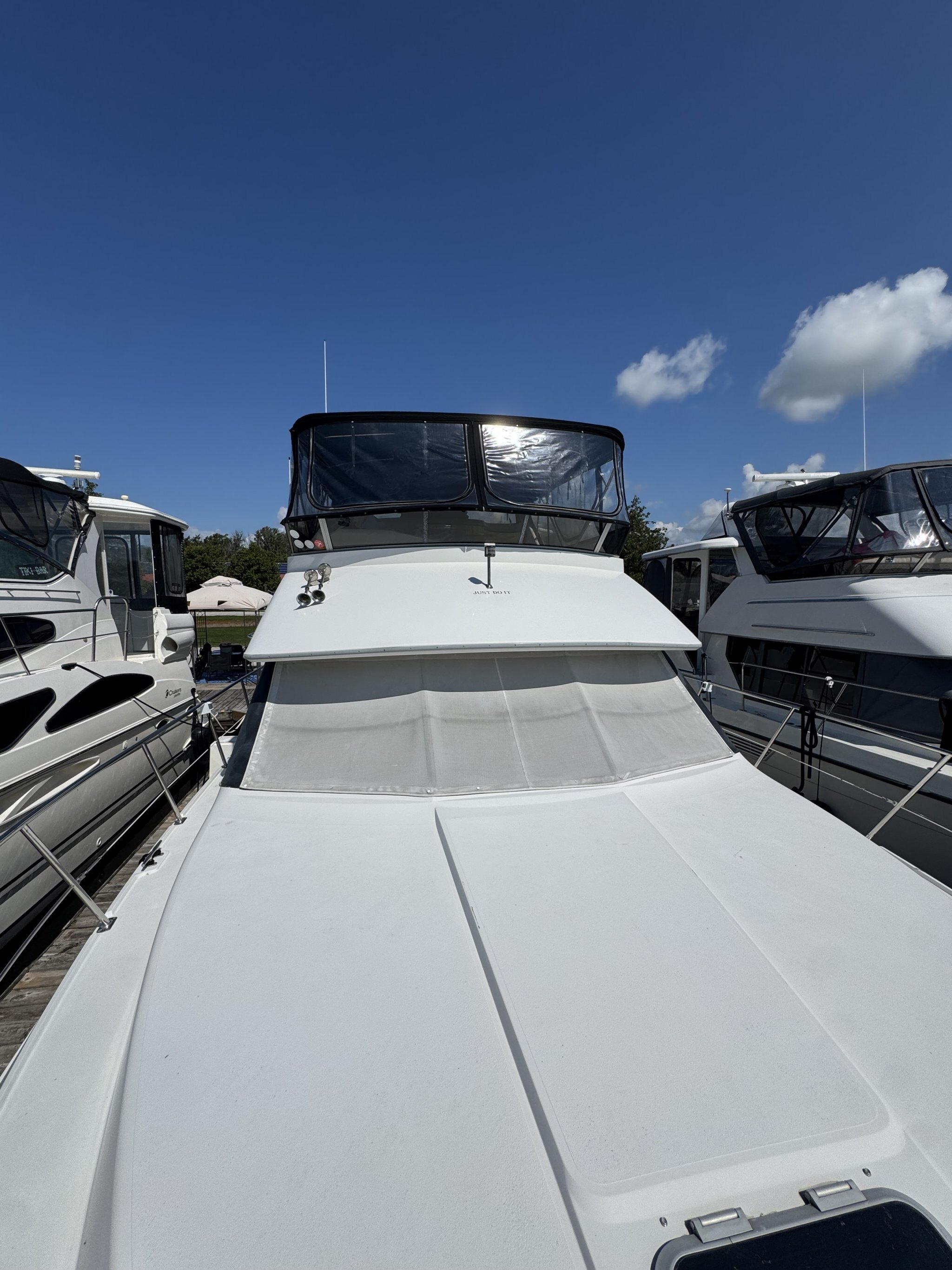 1993 Carver 370 Aft Cabin