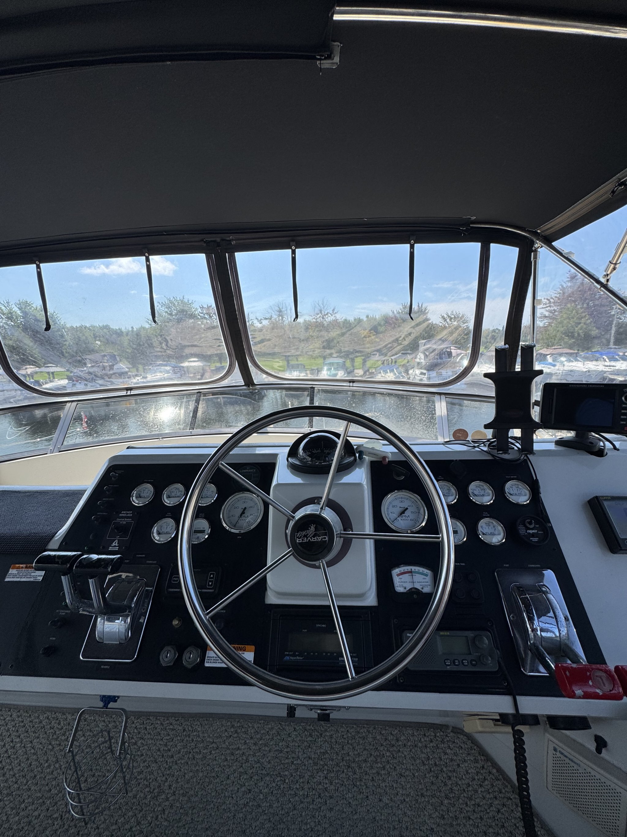 1993 Carver 370 Aft Cabin