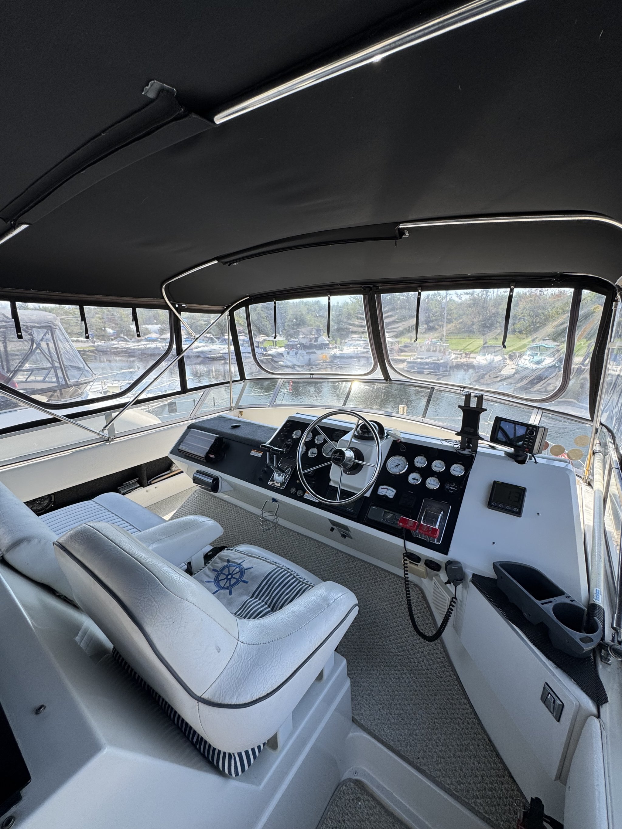 1993 Carver 370 Aft Cabin