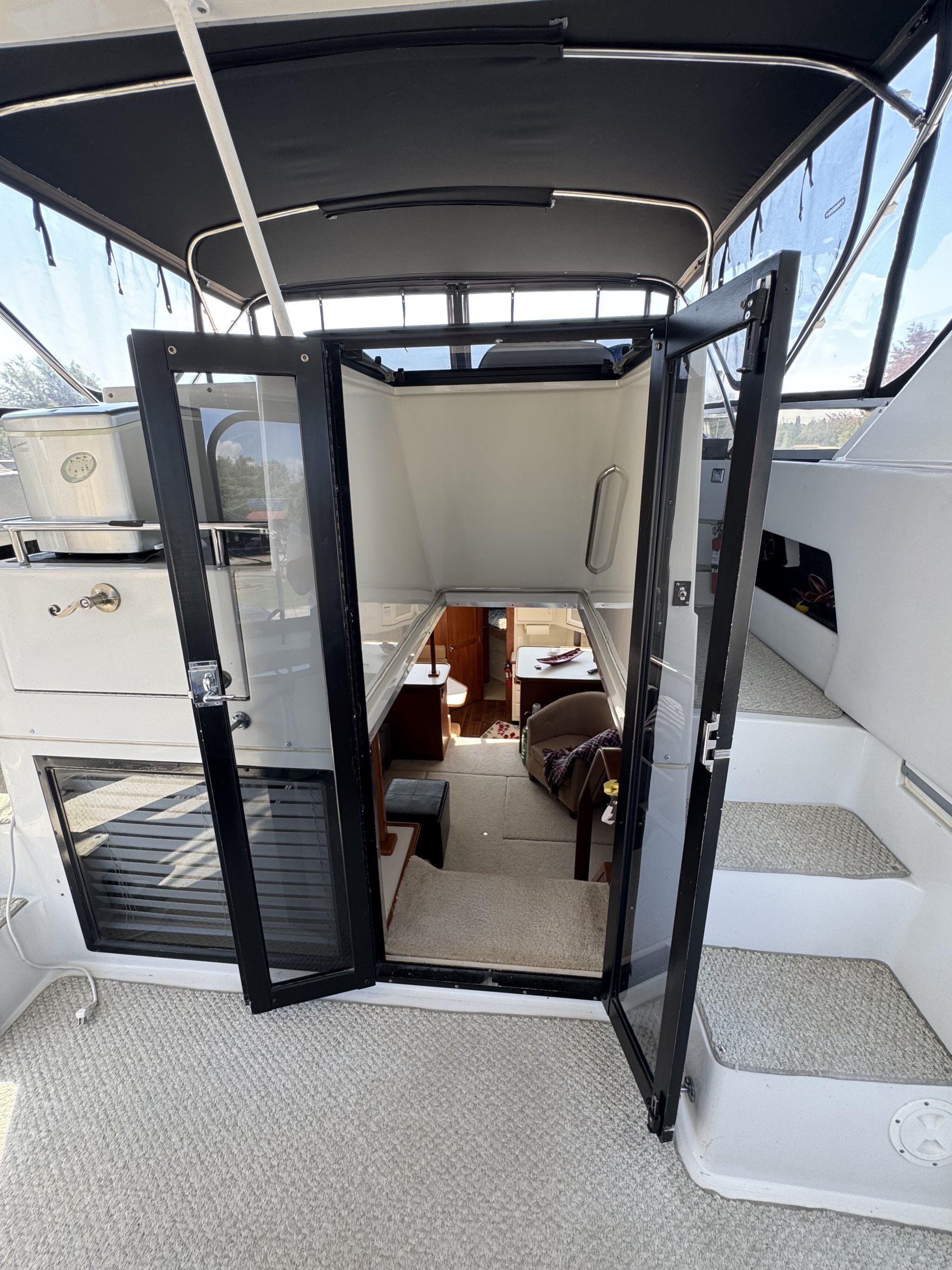 1993 Carver 370 Aft Cabin