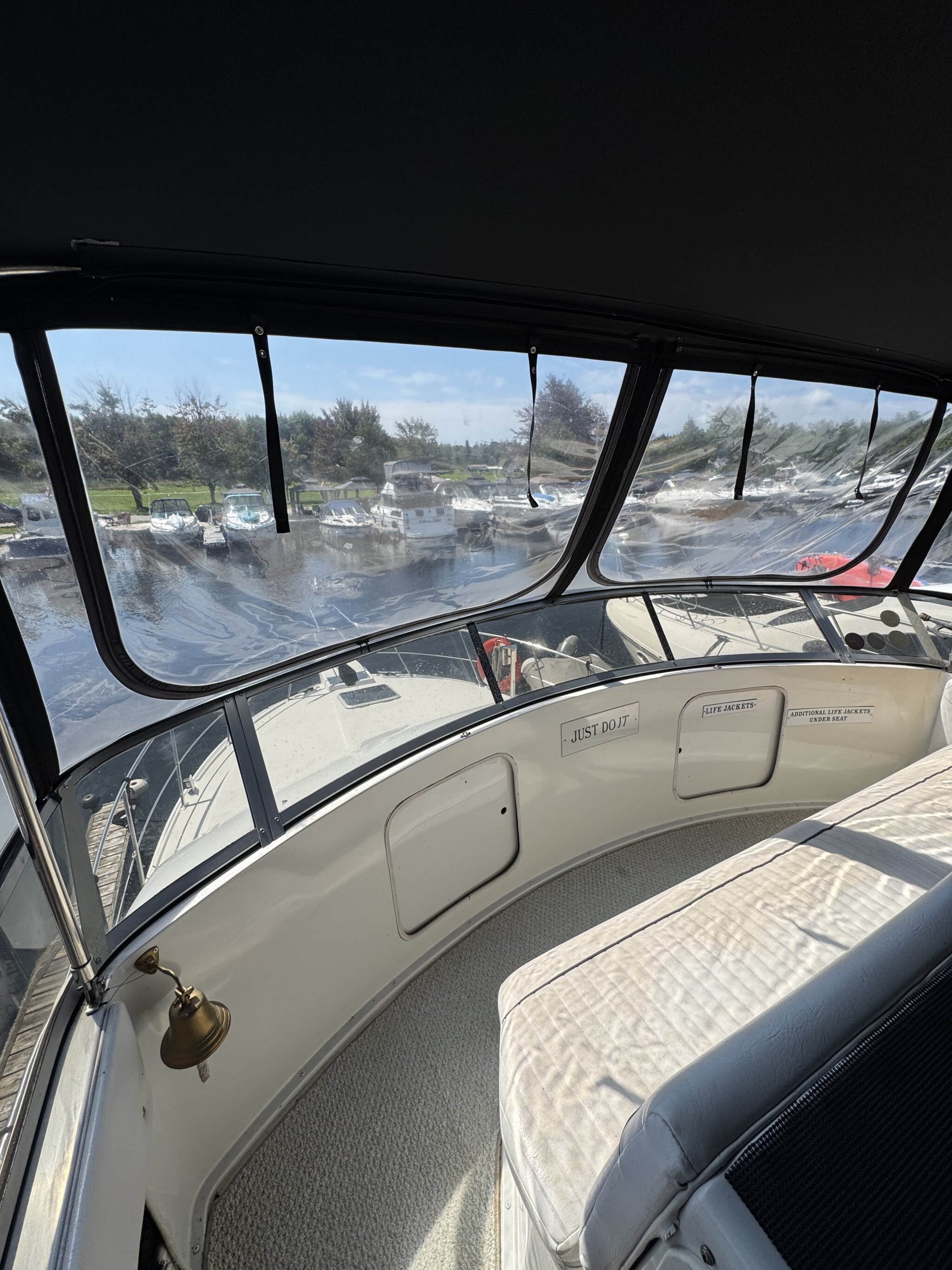 1993 Carver 370 Aft Cabin