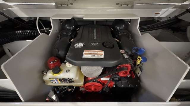 2022 Crownline 240 SS Surf $258/week Phenomenal Surf, Unmatched Design!