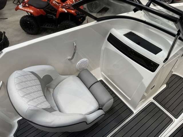 2023 Bayliner VR4 Bowrider Outboard $115/week Fun, Fast & Family Ready