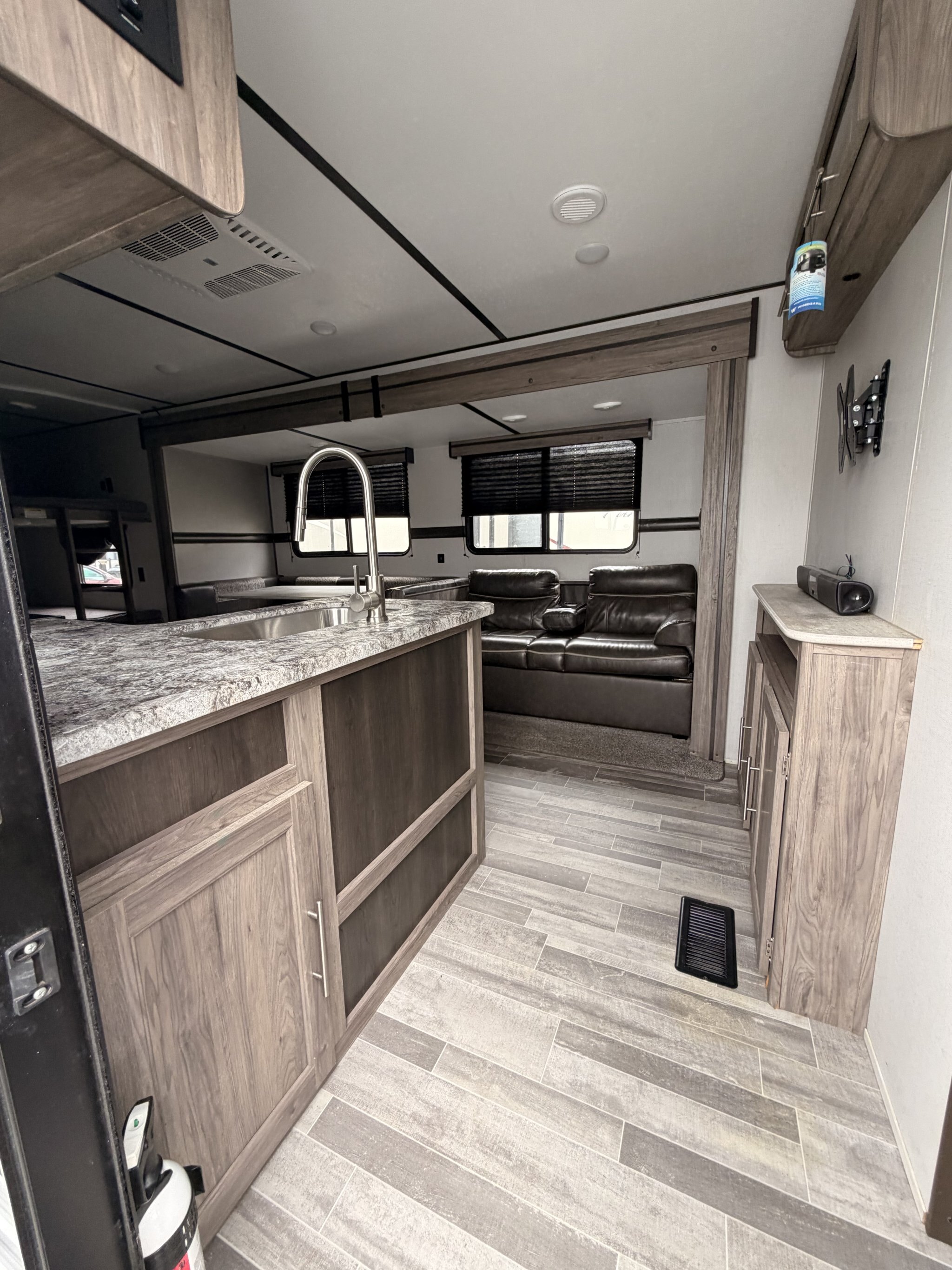 2020 CROSSROADS ZINGER LITE 270BH | 20U738A | Rae's Trailer