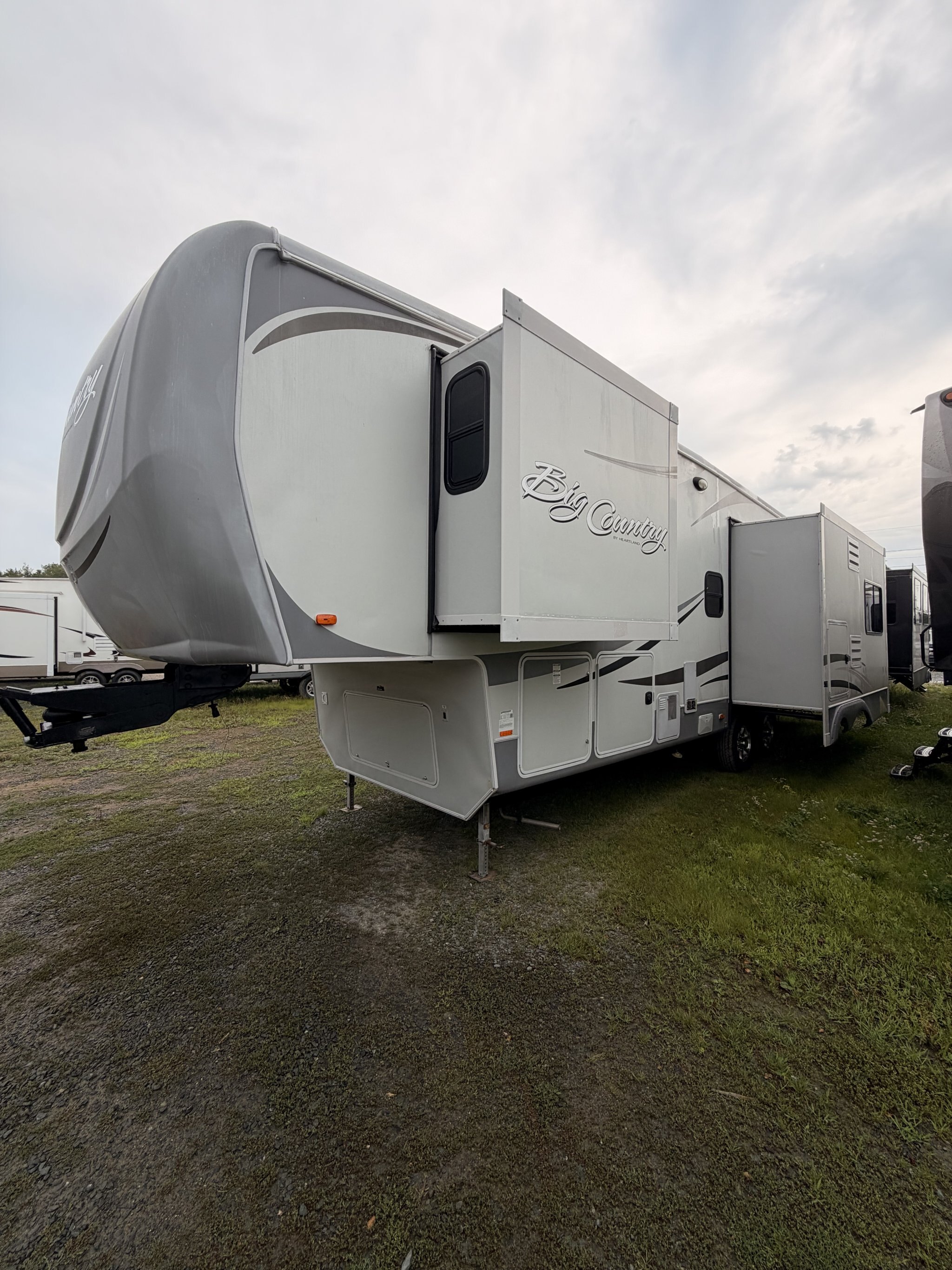 2011 HEARTLAND BIG COUNTRY 3250TS