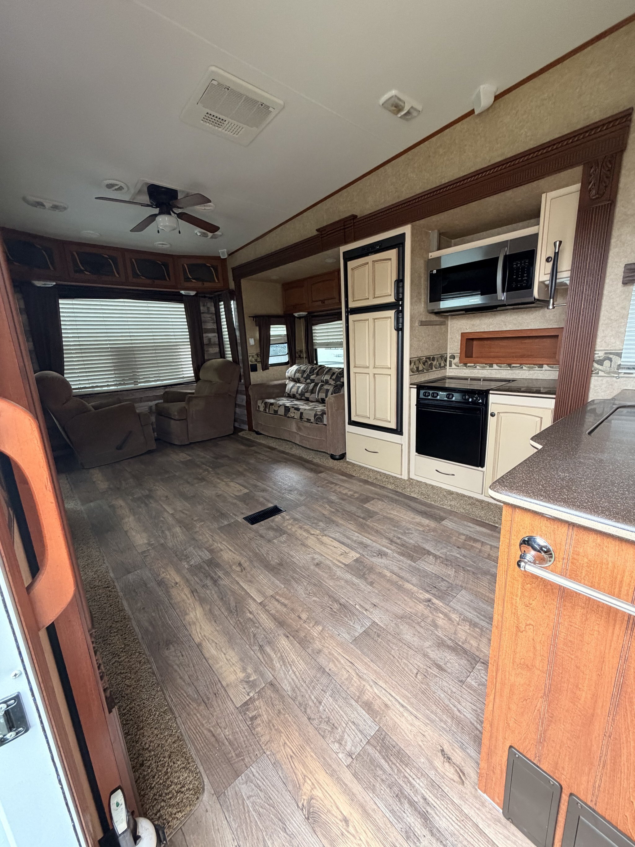 2011 HEARTLAND BIG COUNTRY 3250TS