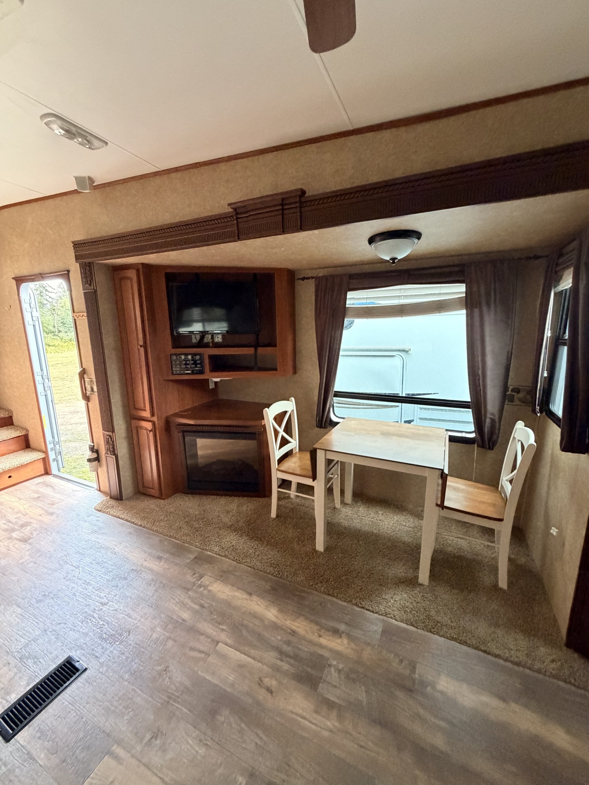2011 HEARTLAND BIG COUNTRY 3250TS