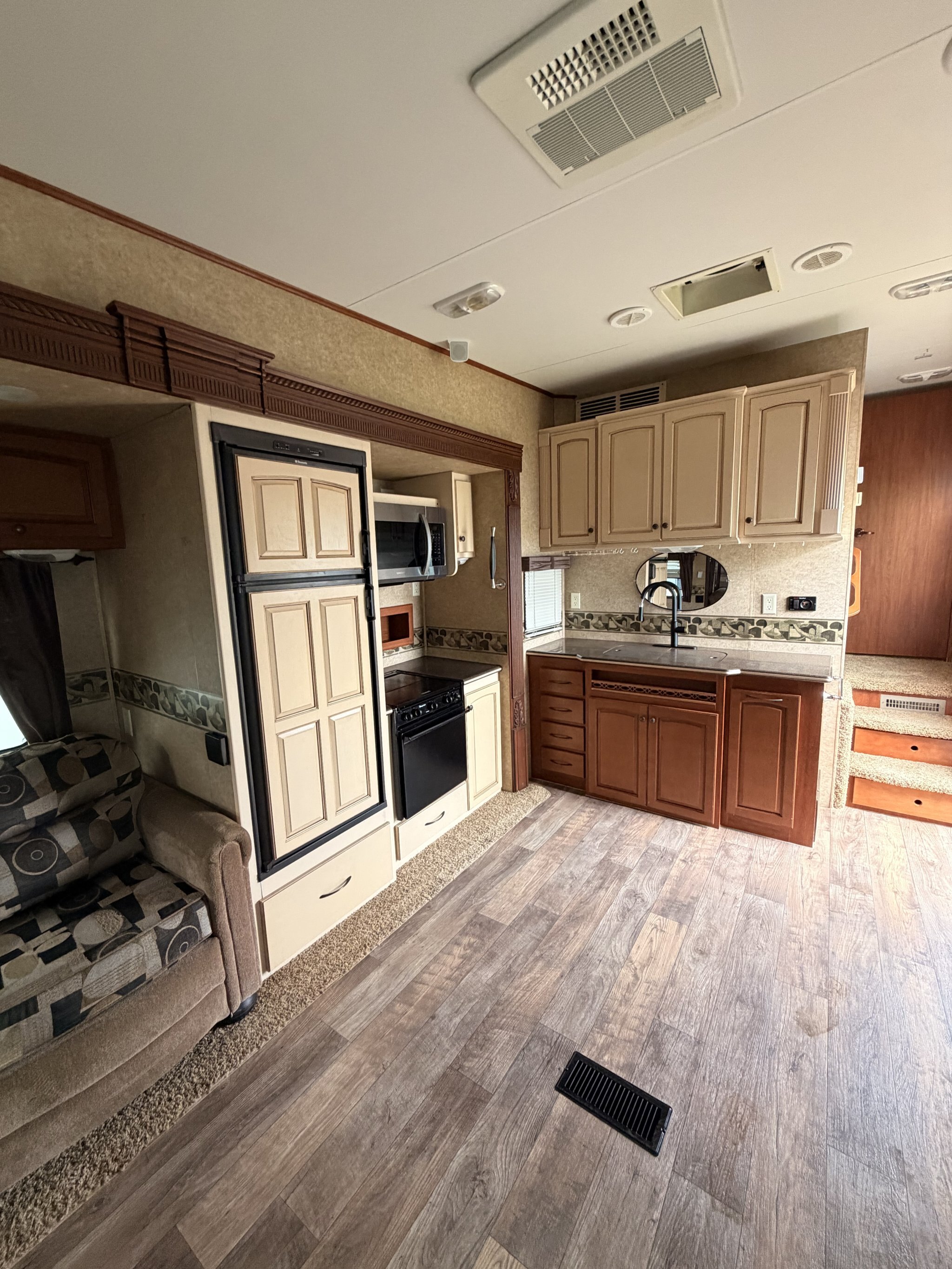 2011 HEARTLAND BIG COUNTRY 3250TS