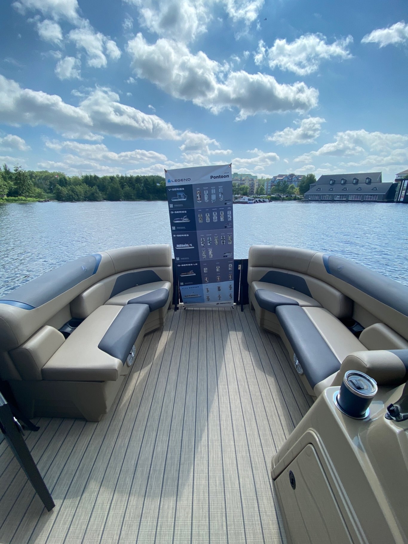 2023 Legend E Series 21 Cruise (Blue)