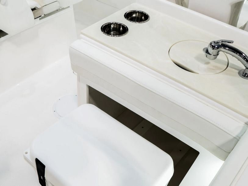 2026 EdgeWater 248CX Crossover Series