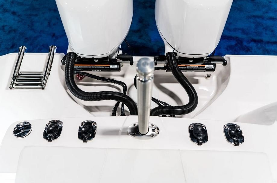 2026 EdgeWater 262CX Crossover Series