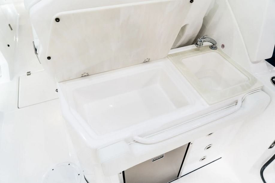 2026 EdgeWater 262CX Crossover Series