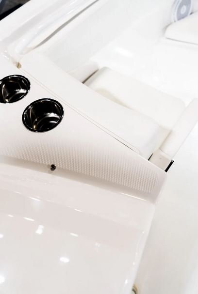 2026 EdgeWater 262CX Crossover Series